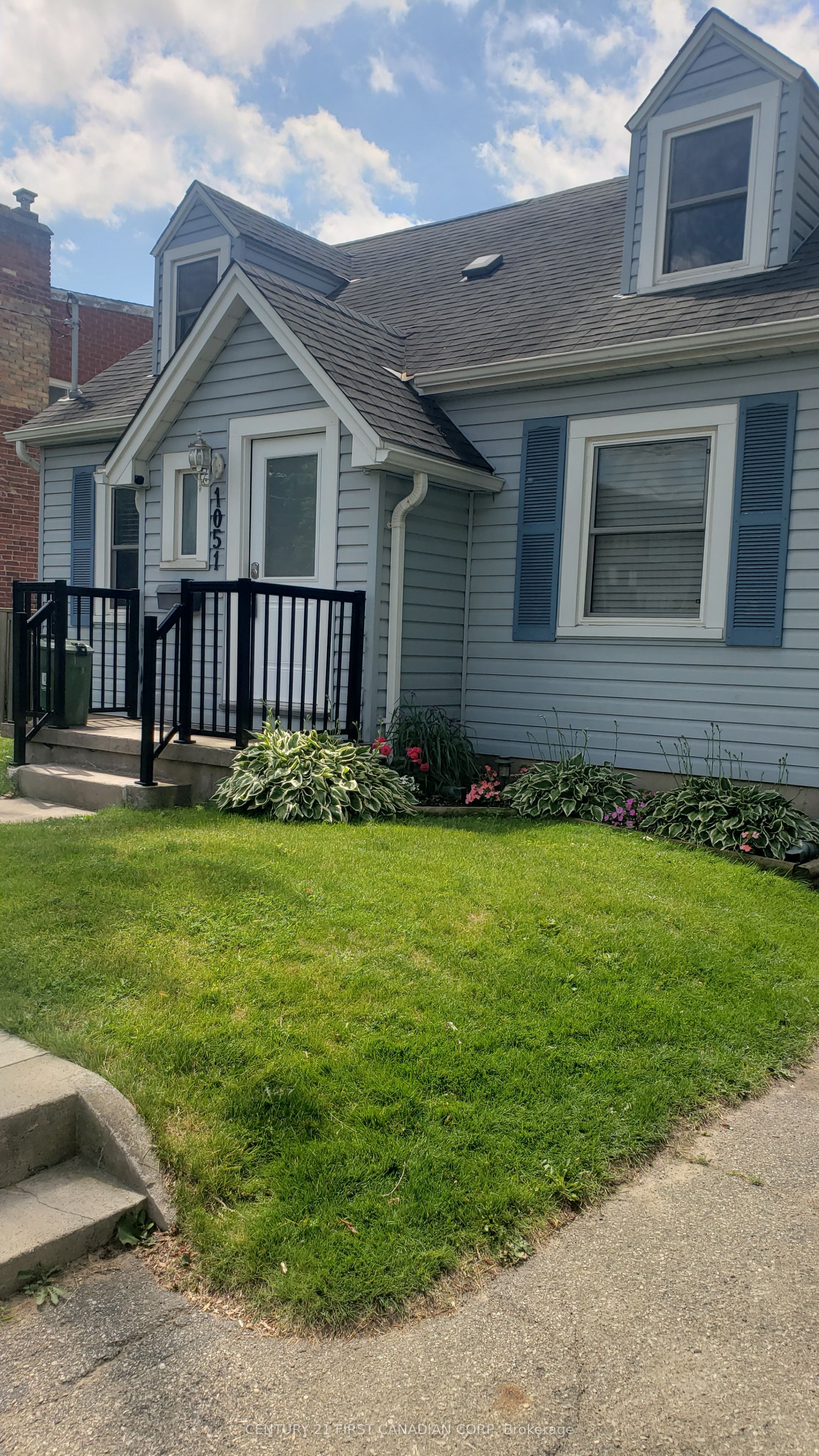1051 Hamilton Road Property Photo 2