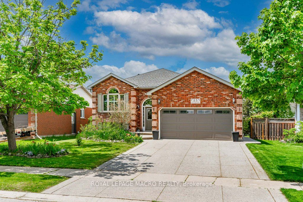 25 Hyslop Dr Property Photo 1