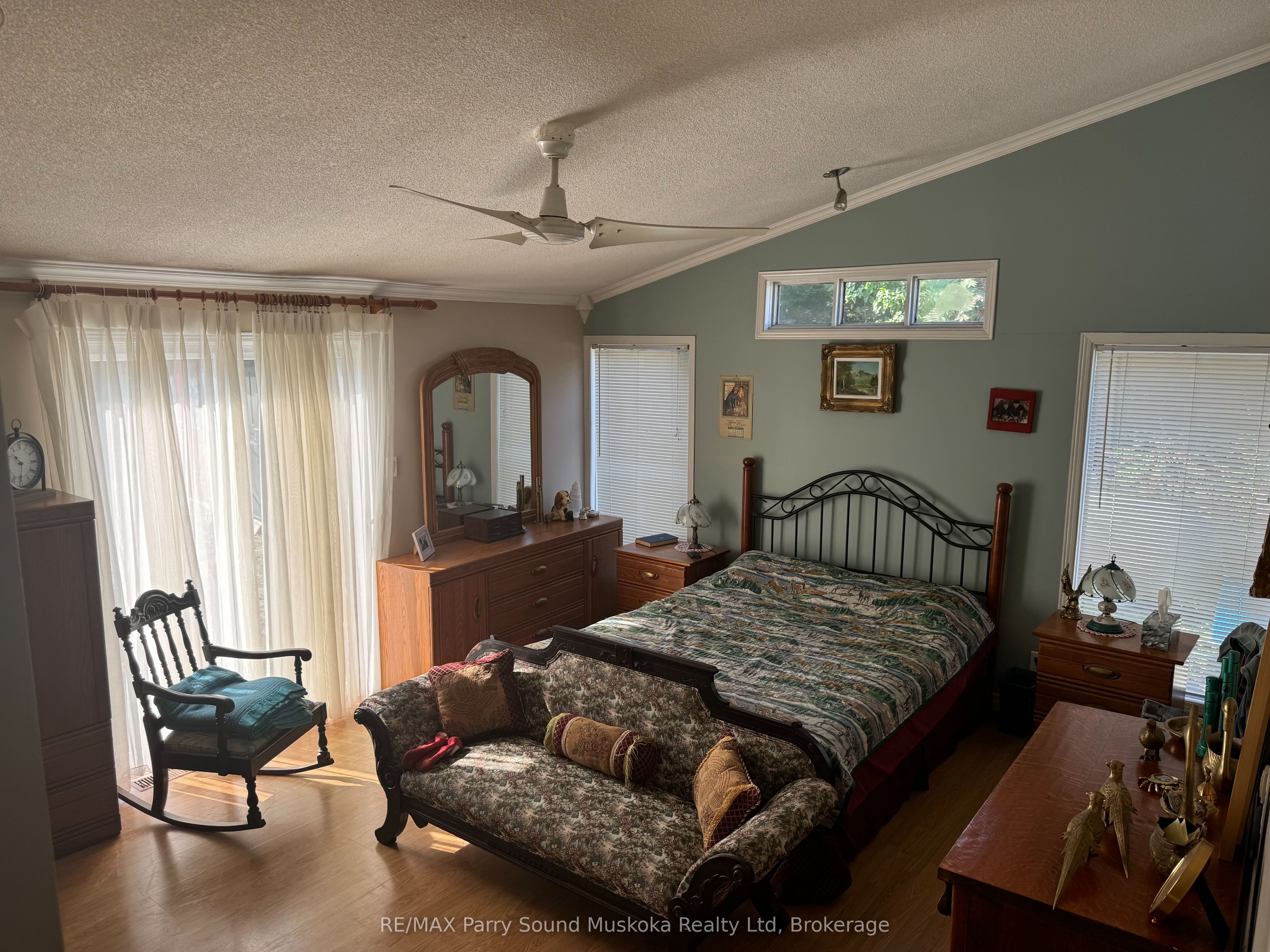 1 Gene's Court Property Photo 16