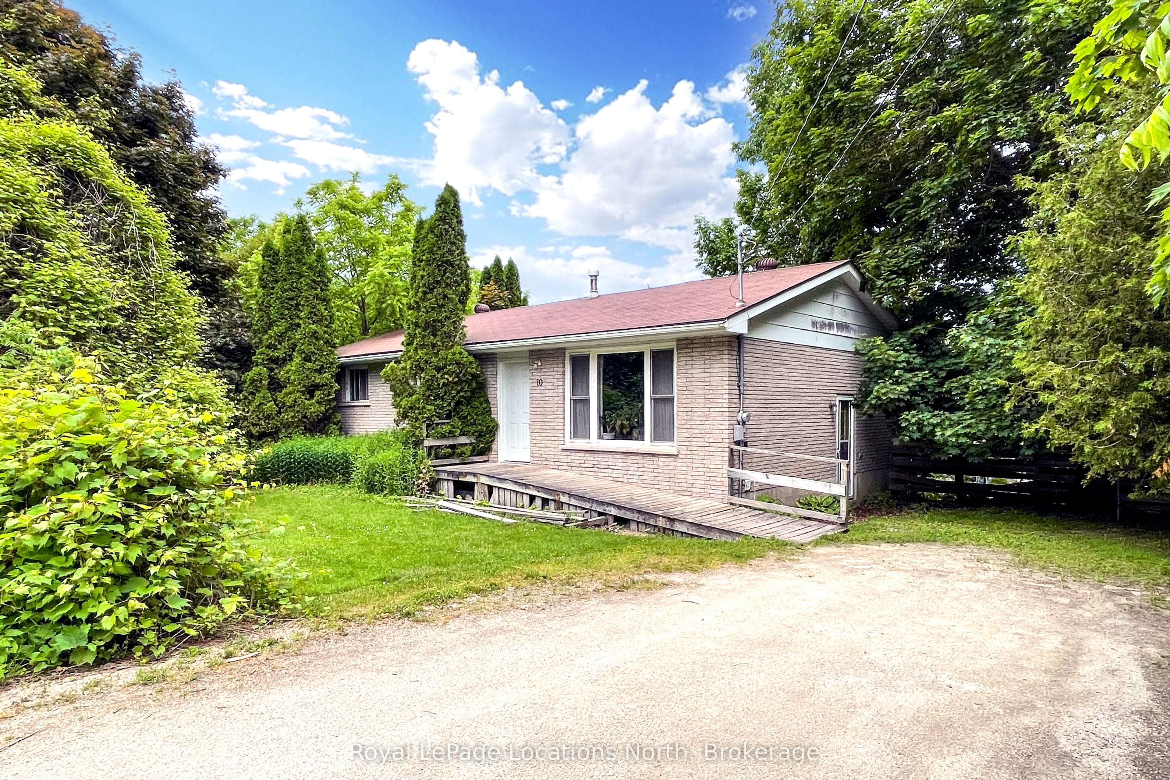 10 Marshall Street E Property Photo 1