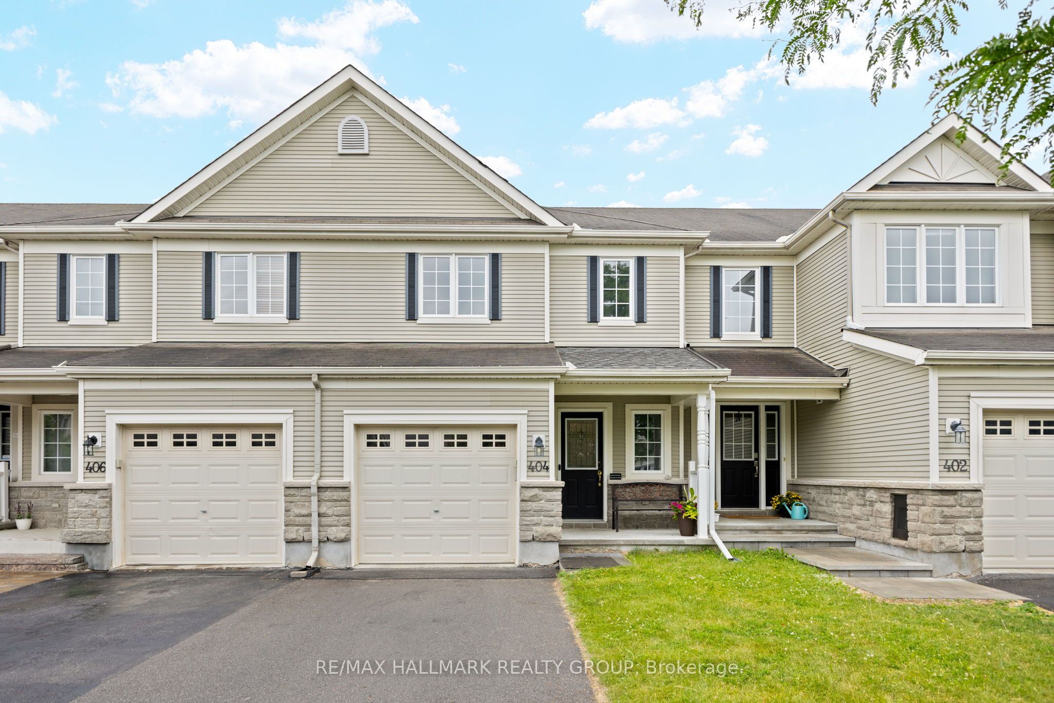 404 Wisteria Crescent Property Photo 1