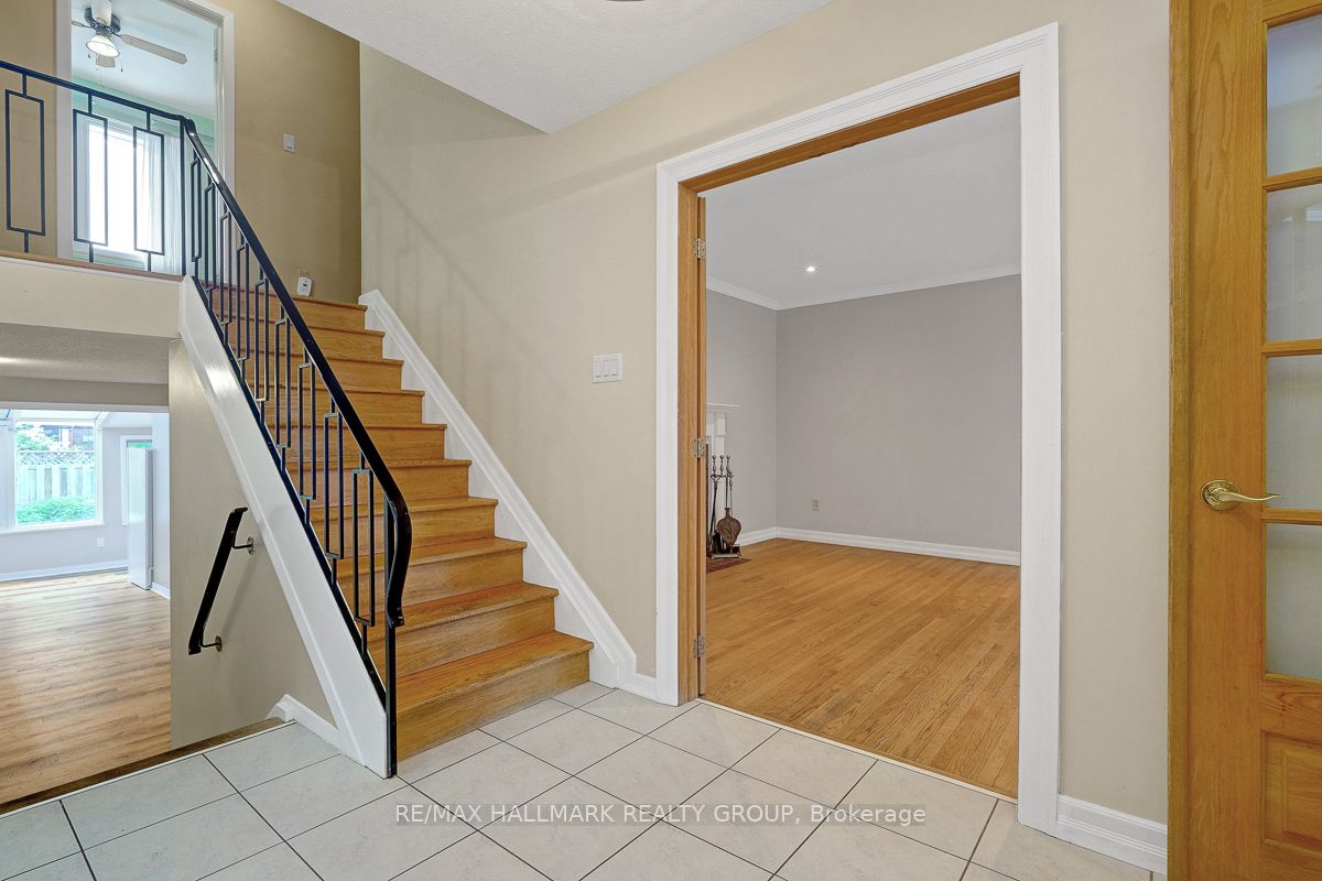 2149 Hubbard Crescent Property Photo 3