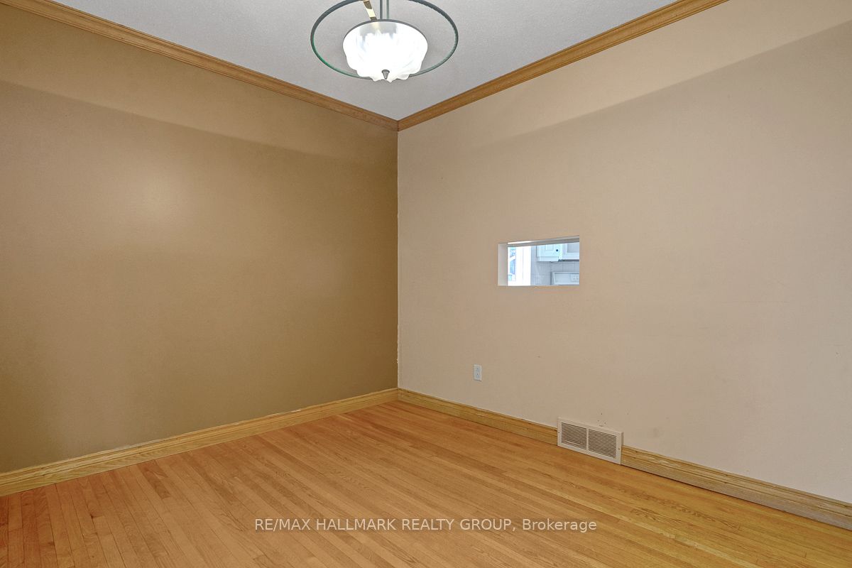 2149 Hubbard Crescent Property Photo 9