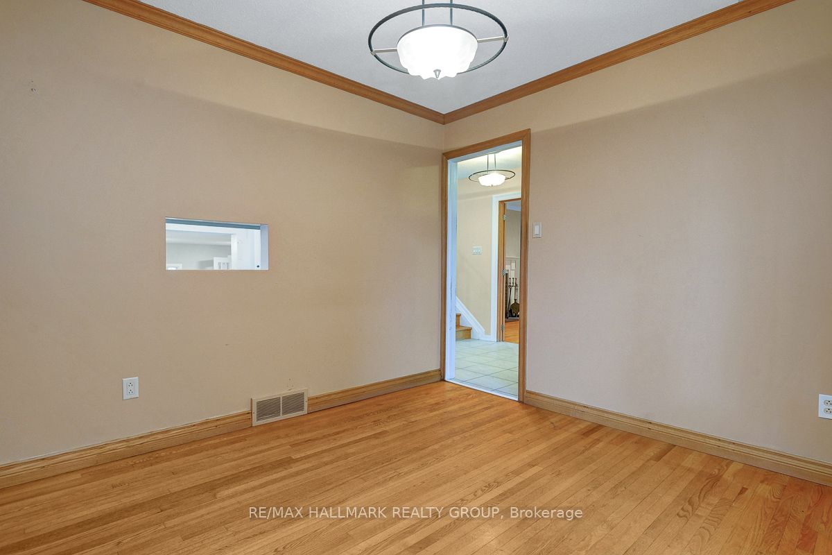 2149 Hubbard Crescent Property Photo 10