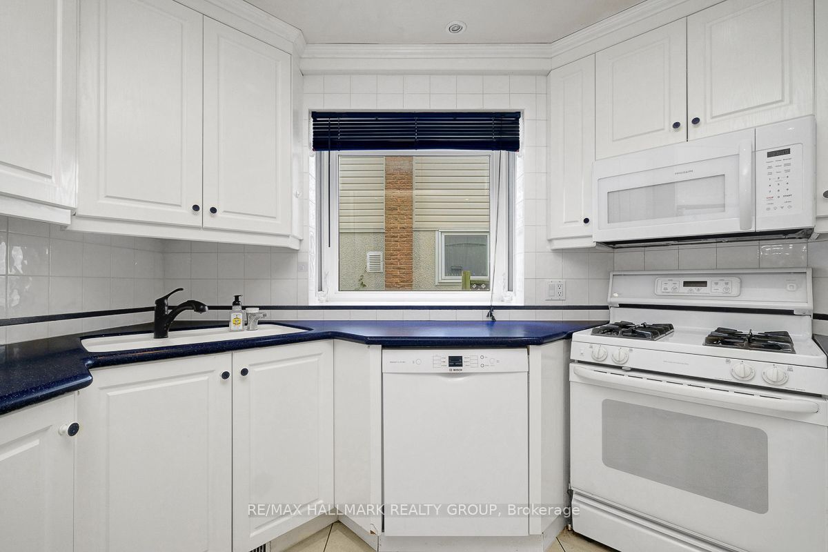 2149 Hubbard Crescent Property Photo 12