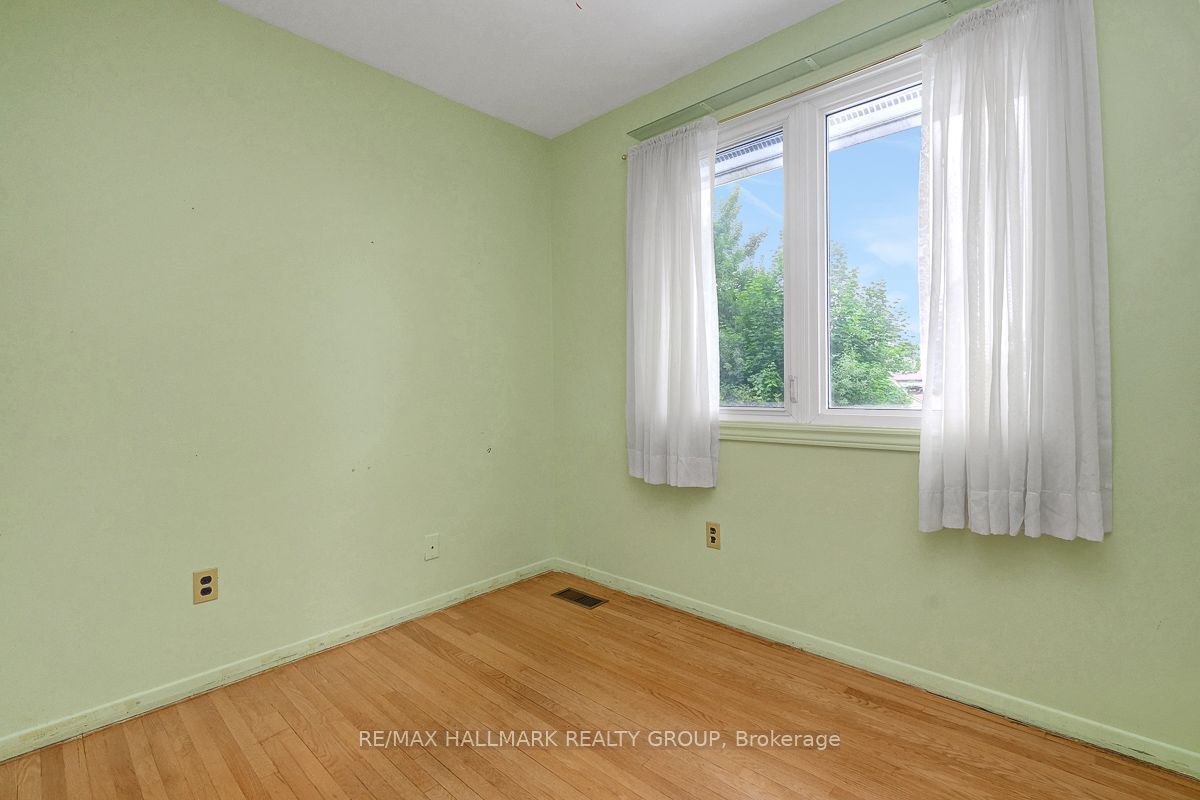 2149 Hubbard Crescent Property Photo 20