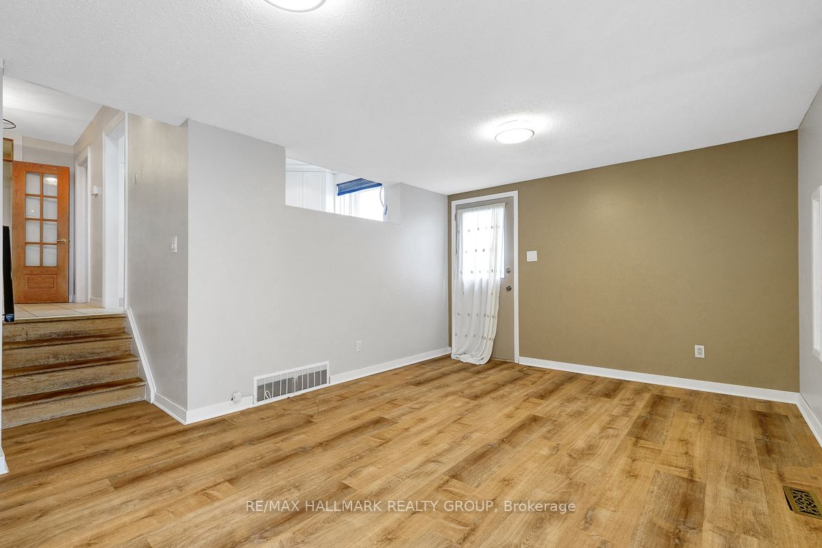 2149 Hubbard Crescent Property Photo 24