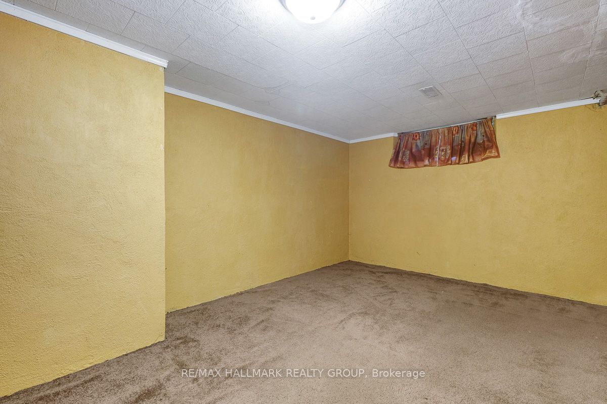 2149 Hubbard Crescent Property Photo 32