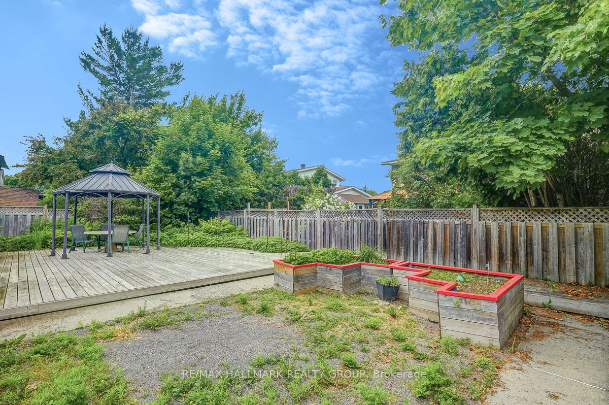 2149 Hubbard Crescent Property Photo 35