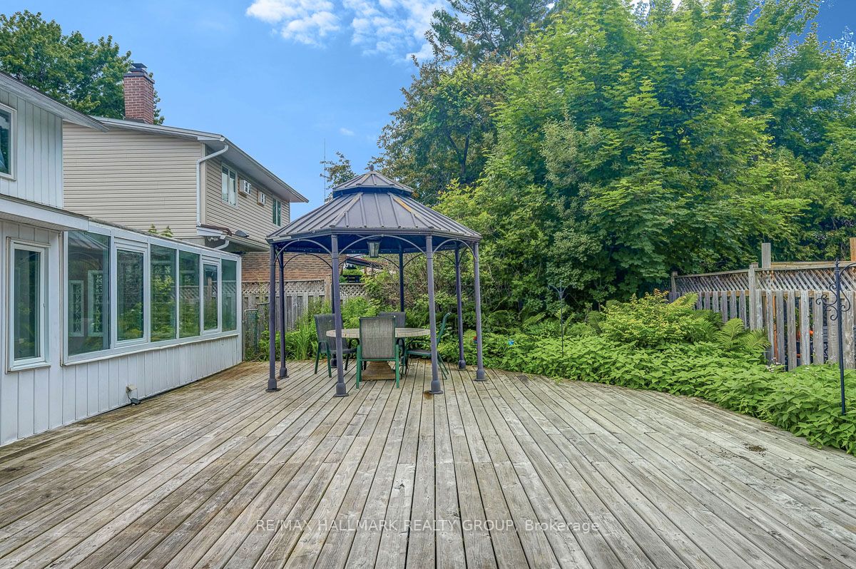 2149 Hubbard Crescent Property Photo 36