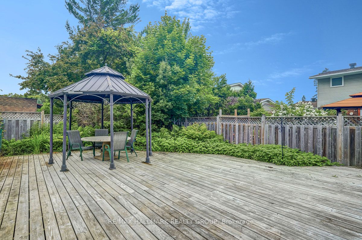 2149 Hubbard Crescent Property Photo 37