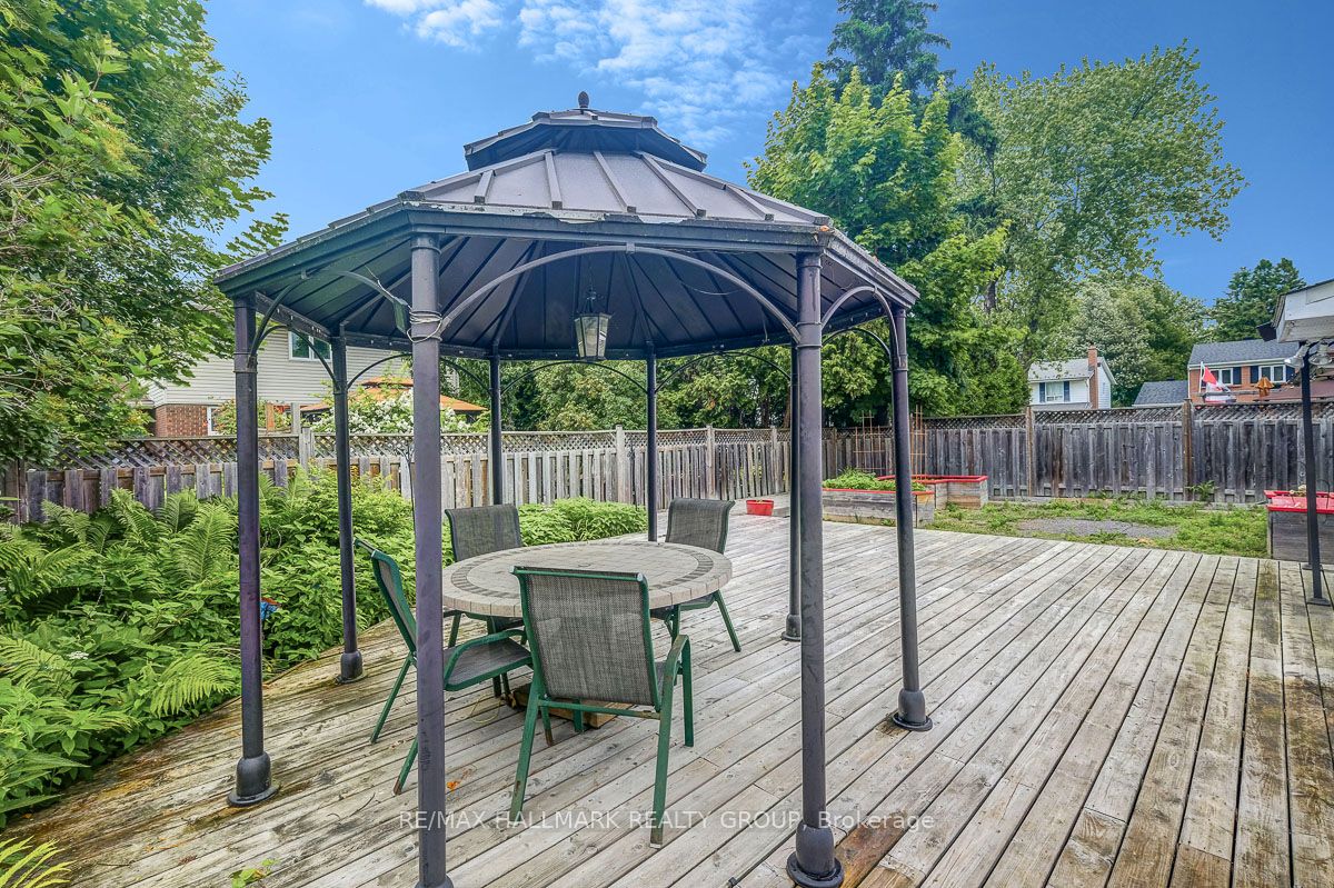 2149 Hubbard Crescent Property Photo 38