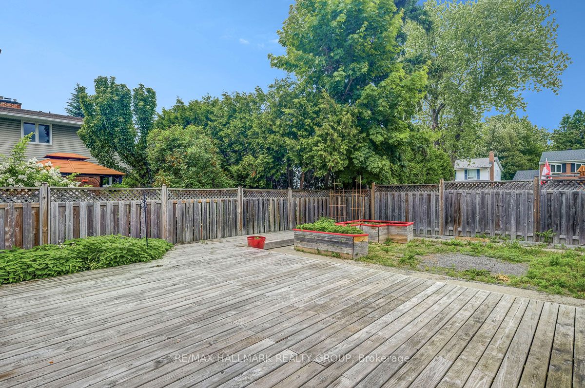 2149 Hubbard Crescent Property Photo 39