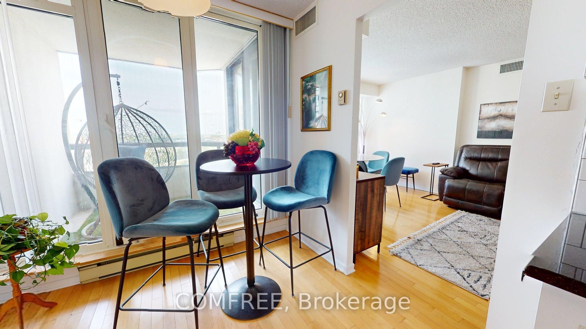 1510 Riverside Drive 2303 Property Photo 5