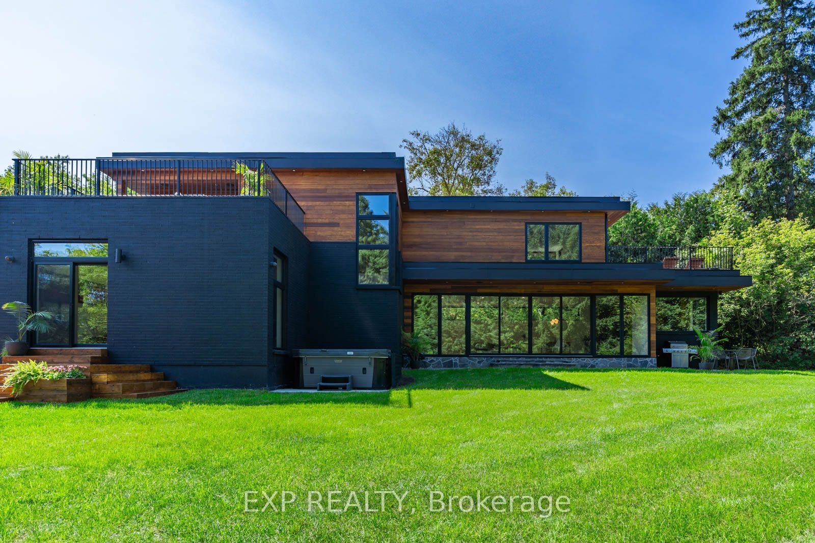 151 St Andrews Street N Property Photo 1