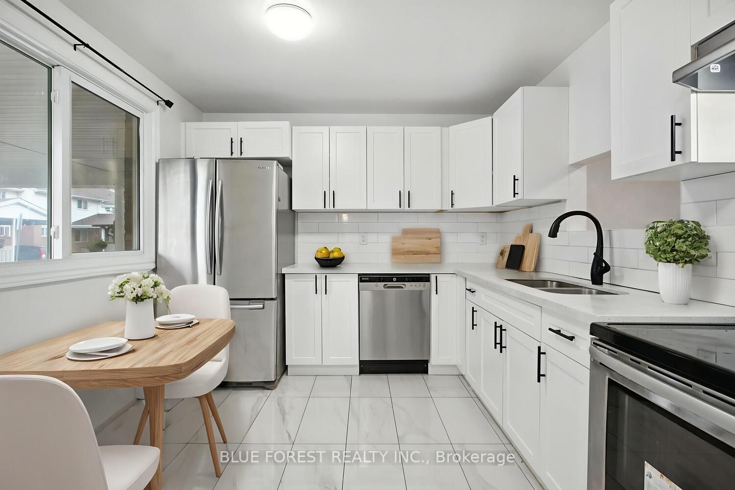 1318 Highbury Avenue N 76 Property Photo 4