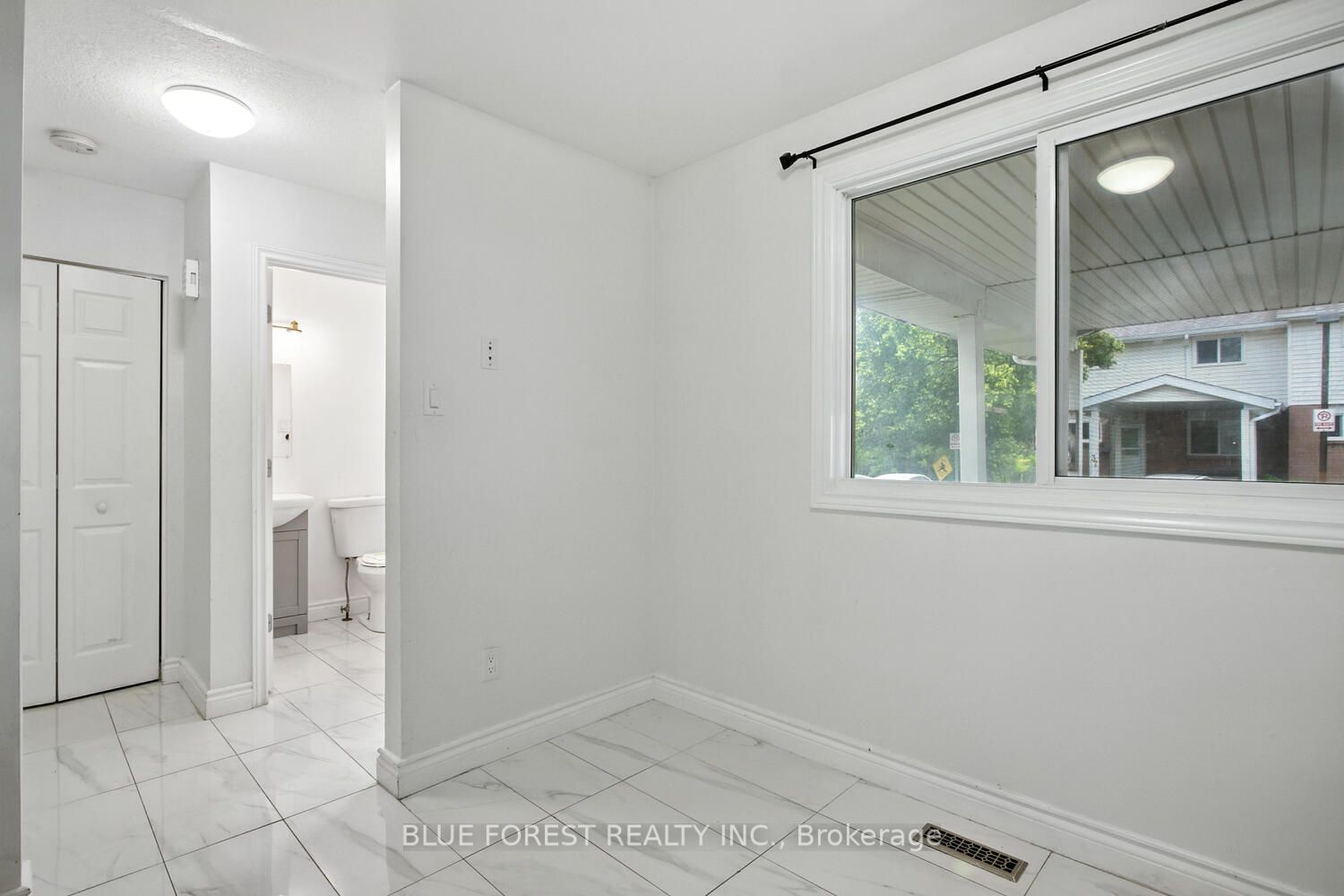 1318 Highbury Avenue N 76 Property Photo 8