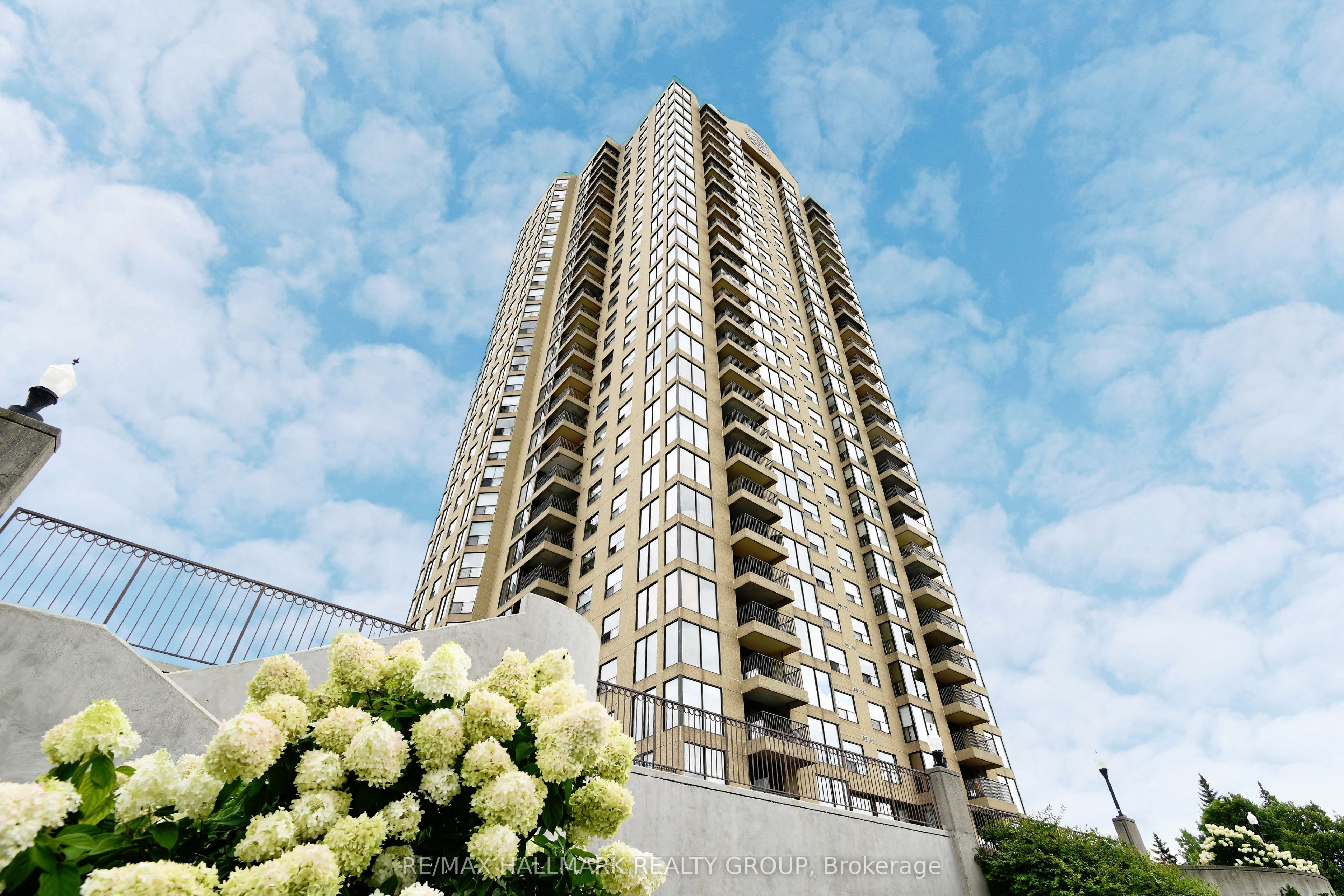 #503 - 545 St Laurent Boulevard Property Photo 1