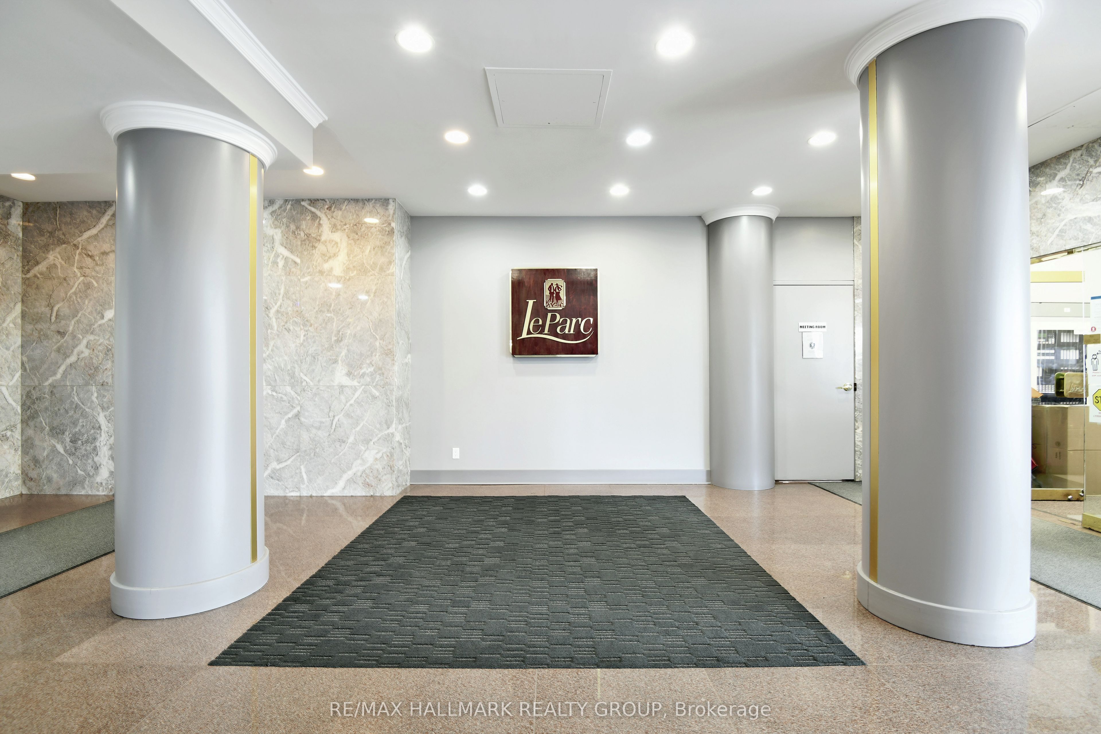 545 St Laurent Boulevard 503 Property Photo 4