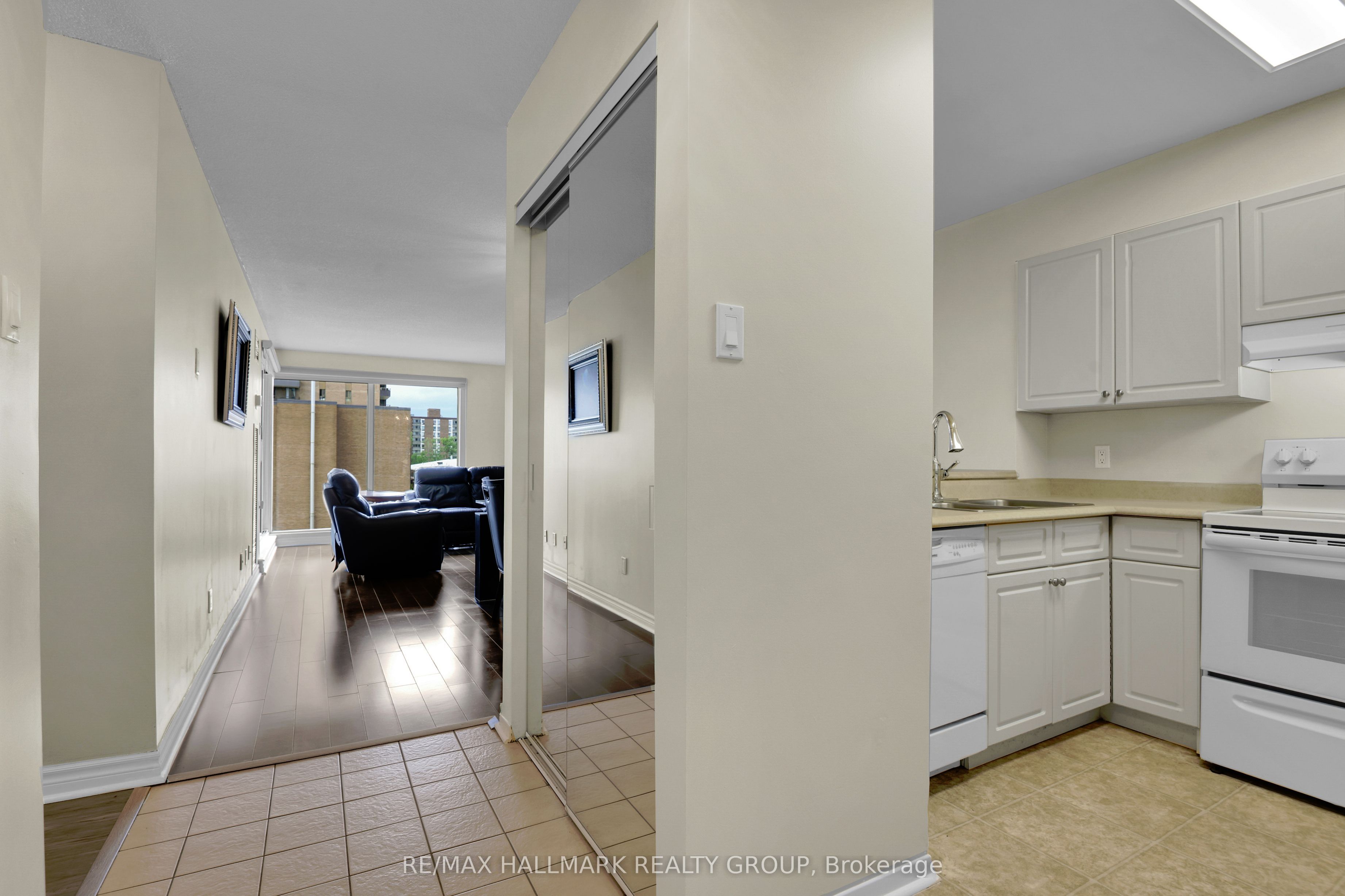 545 St Laurent Boulevard 503 Property Photo 12