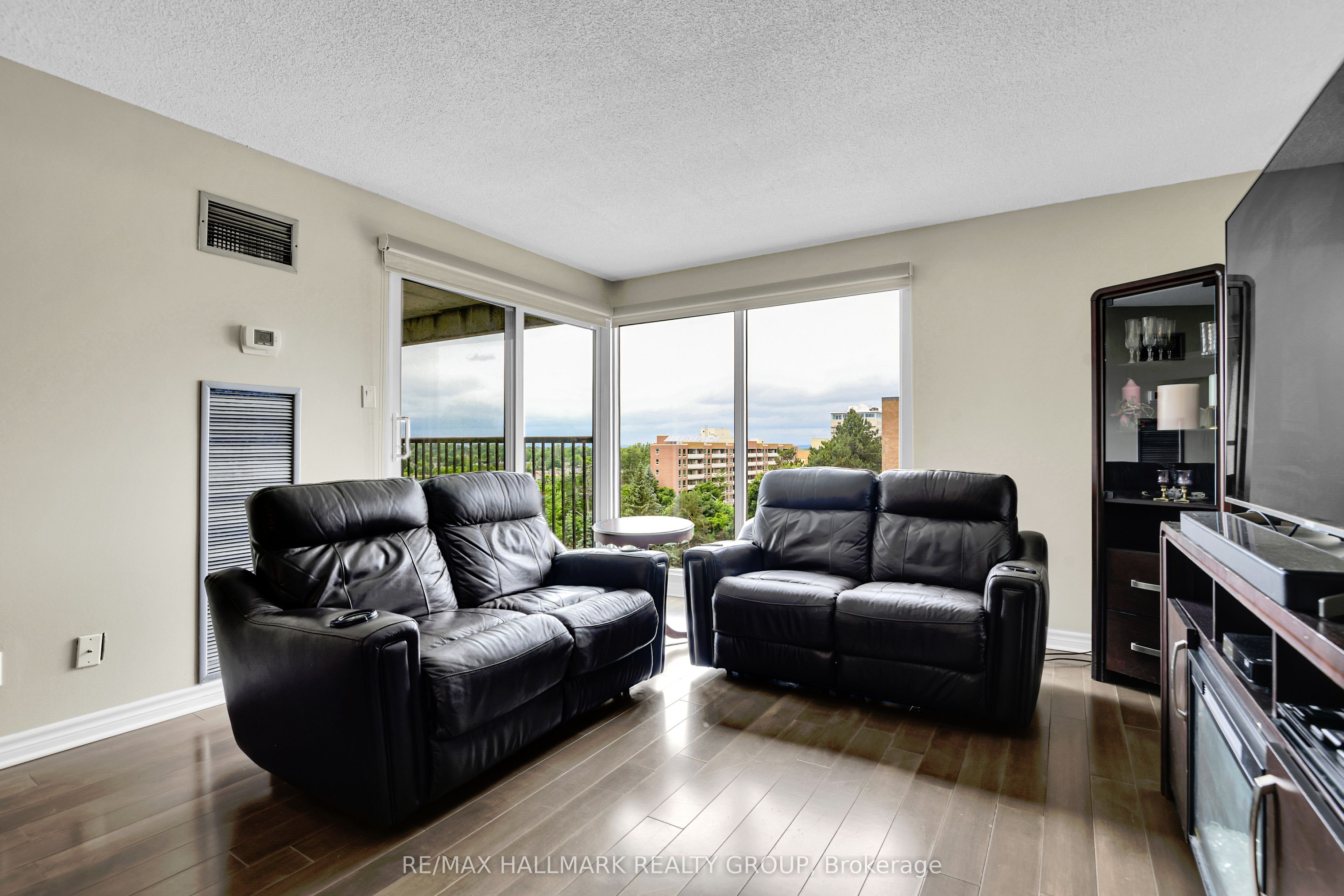 545 St Laurent Boulevard 503 Property Photo 13