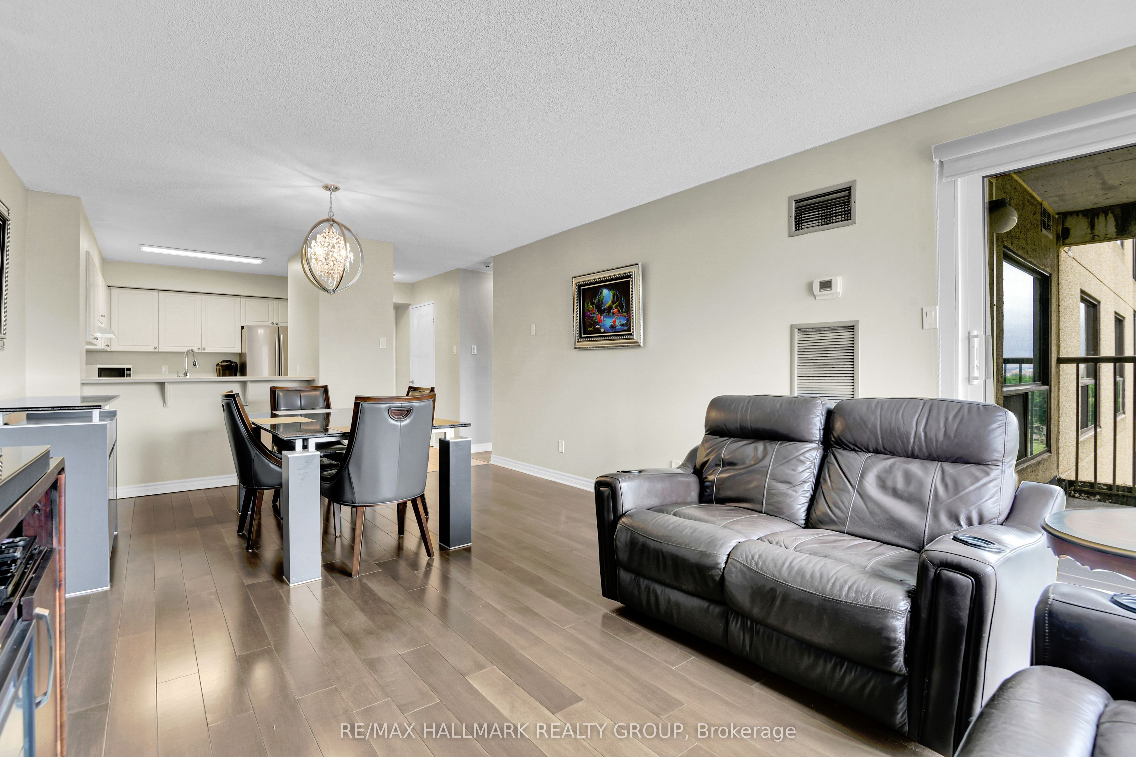 545 St Laurent Boulevard 503 Property Photo 14