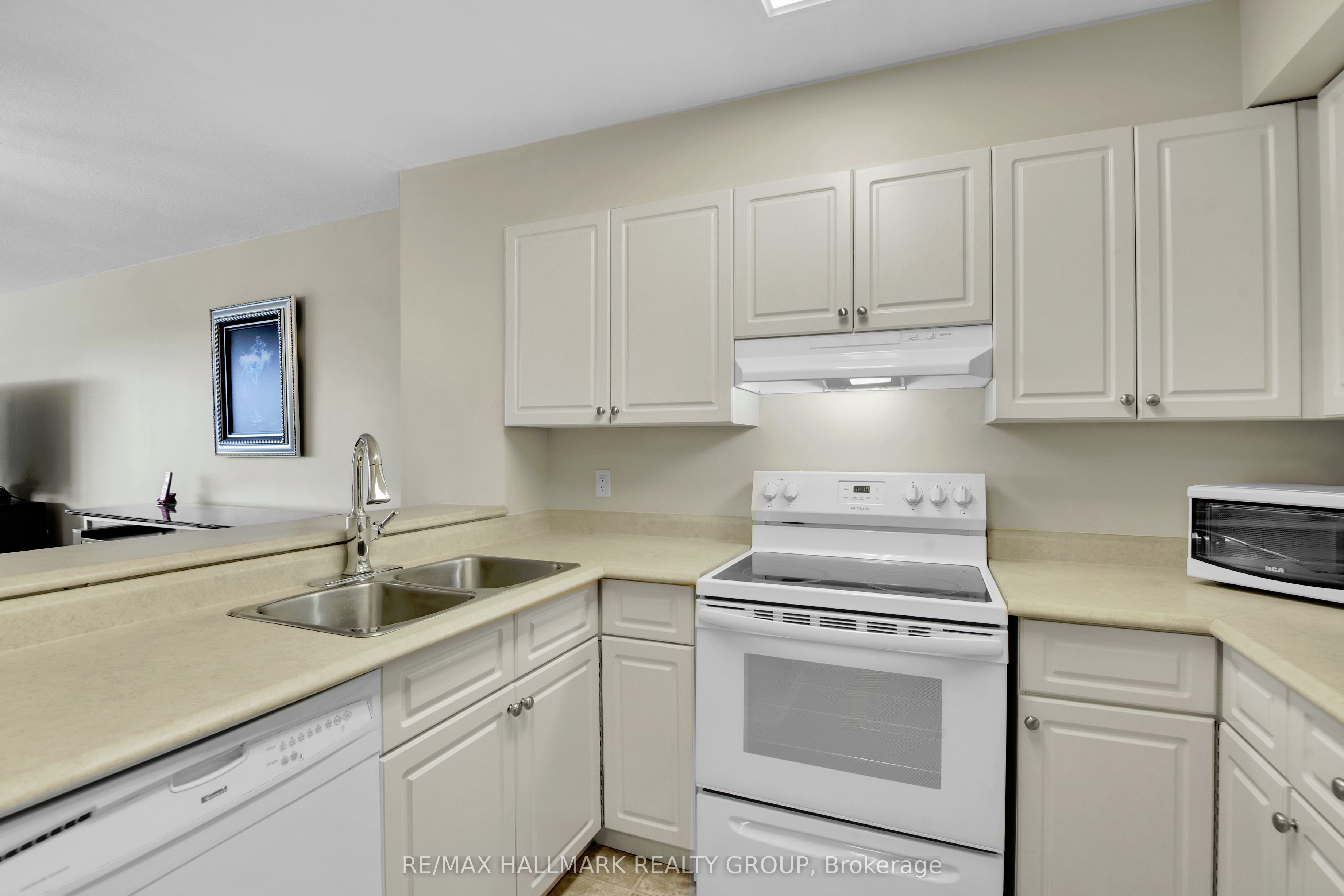 545 St Laurent Boulevard 503 Property Photo 20