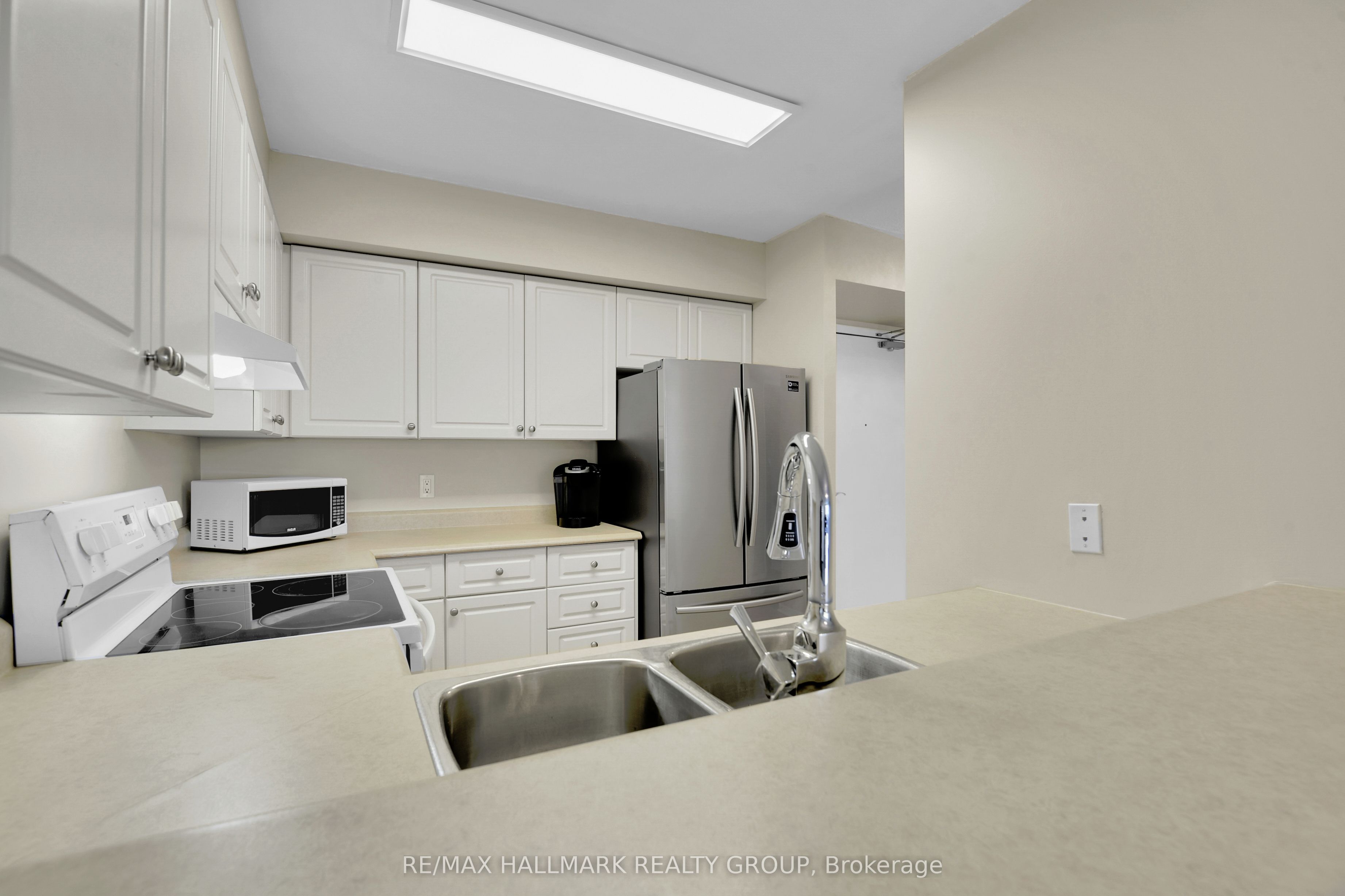 545 St Laurent Boulevard 503 Property Photo 22