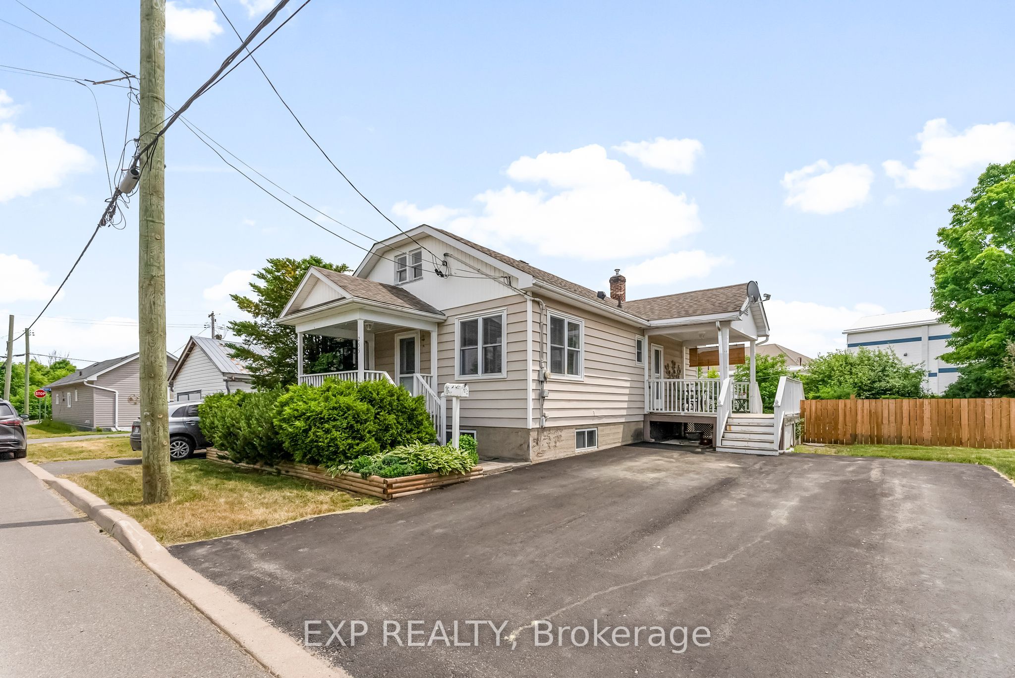 255 Arnprior Avenue Property Photo 1