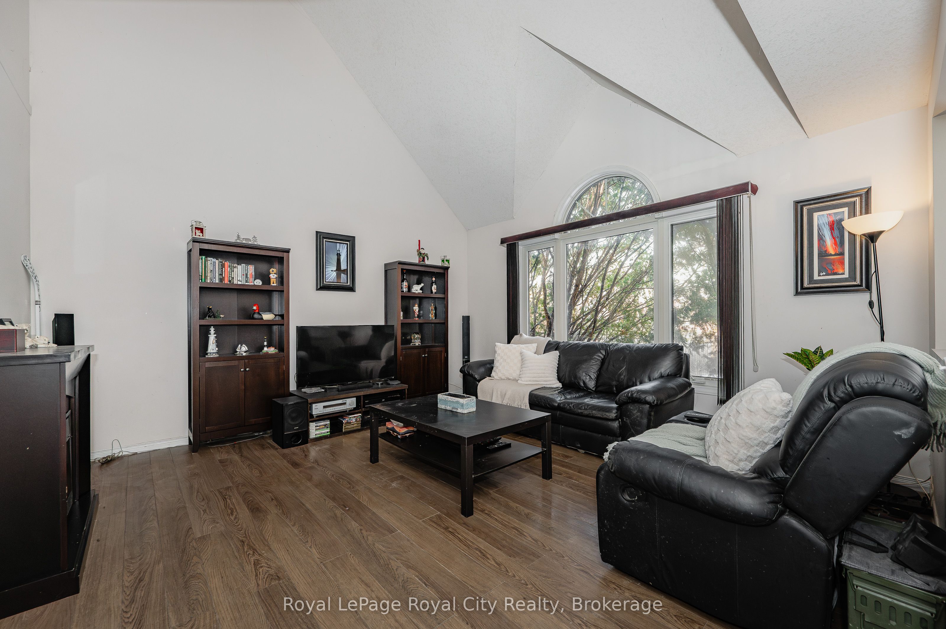 15 Camm Crescent Property Photo 16