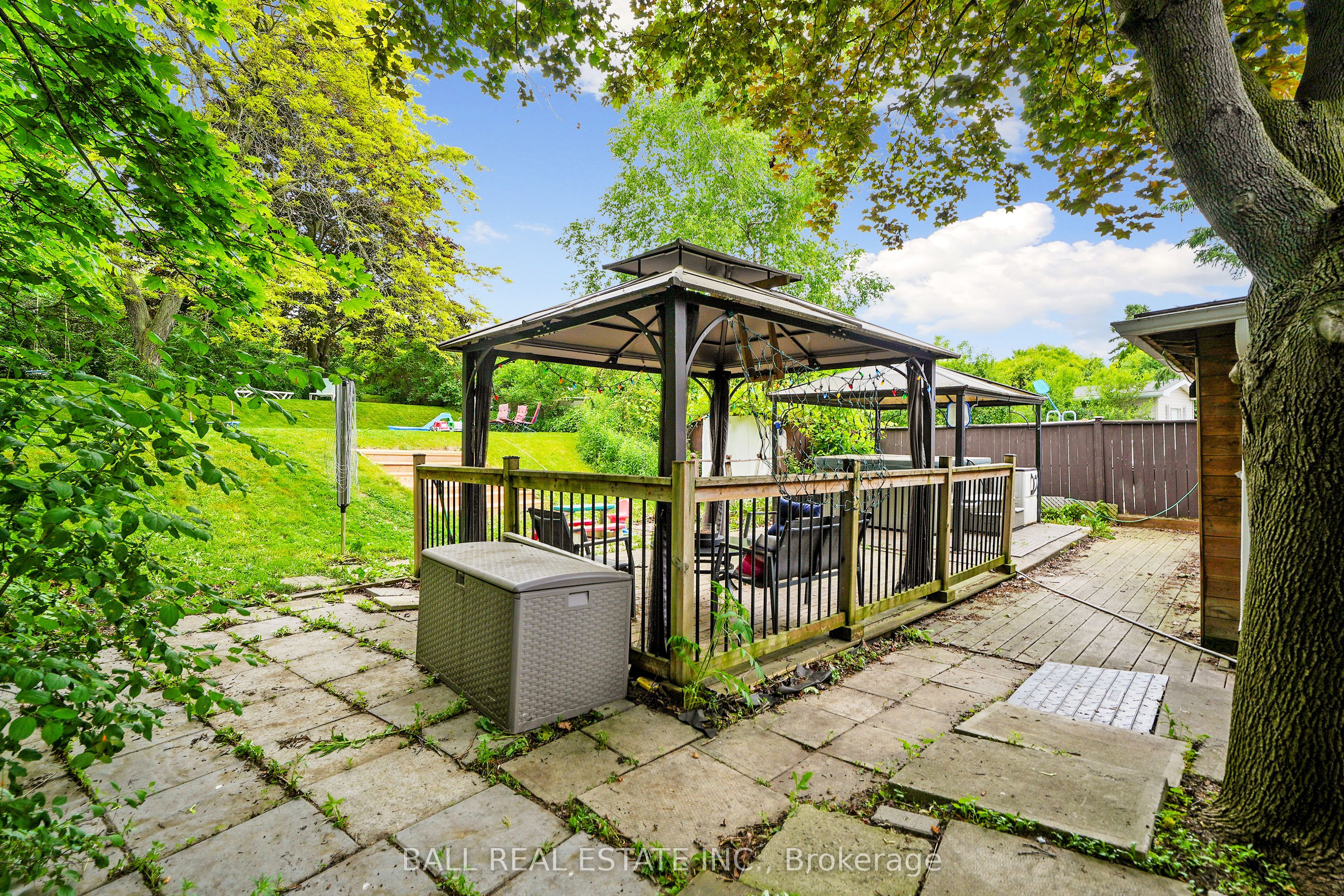 60a Crossley Drive Property Photo 14