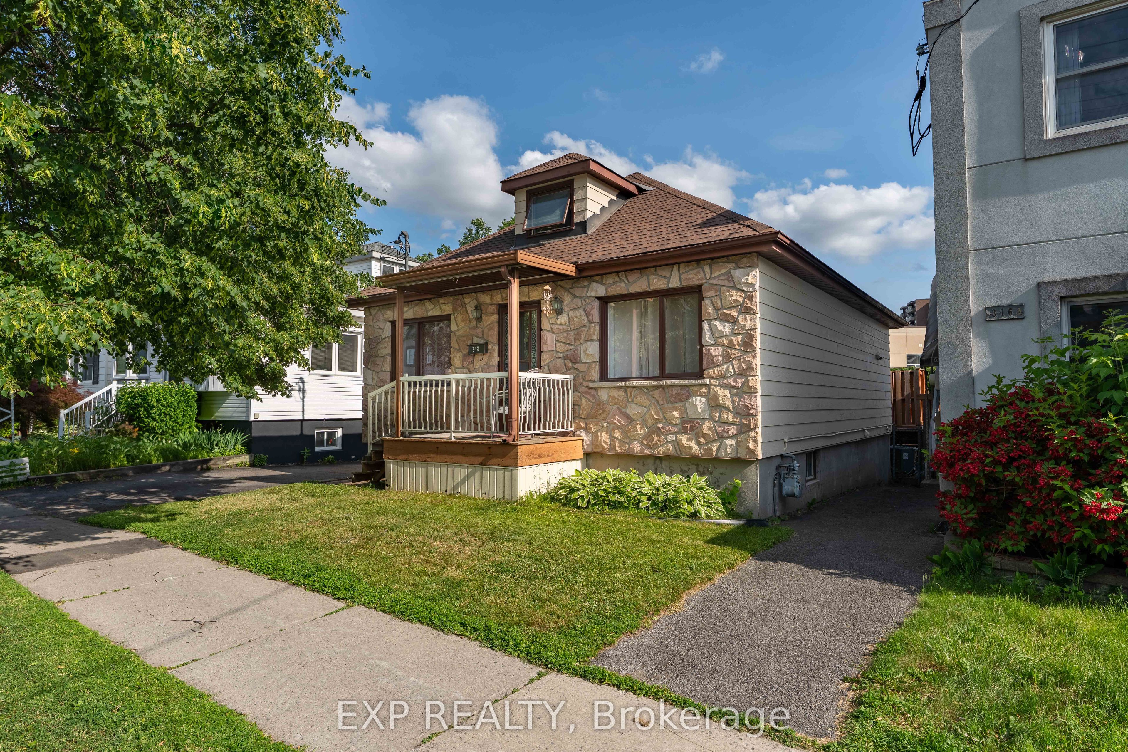 318 Montfort Street Property Photo 1
