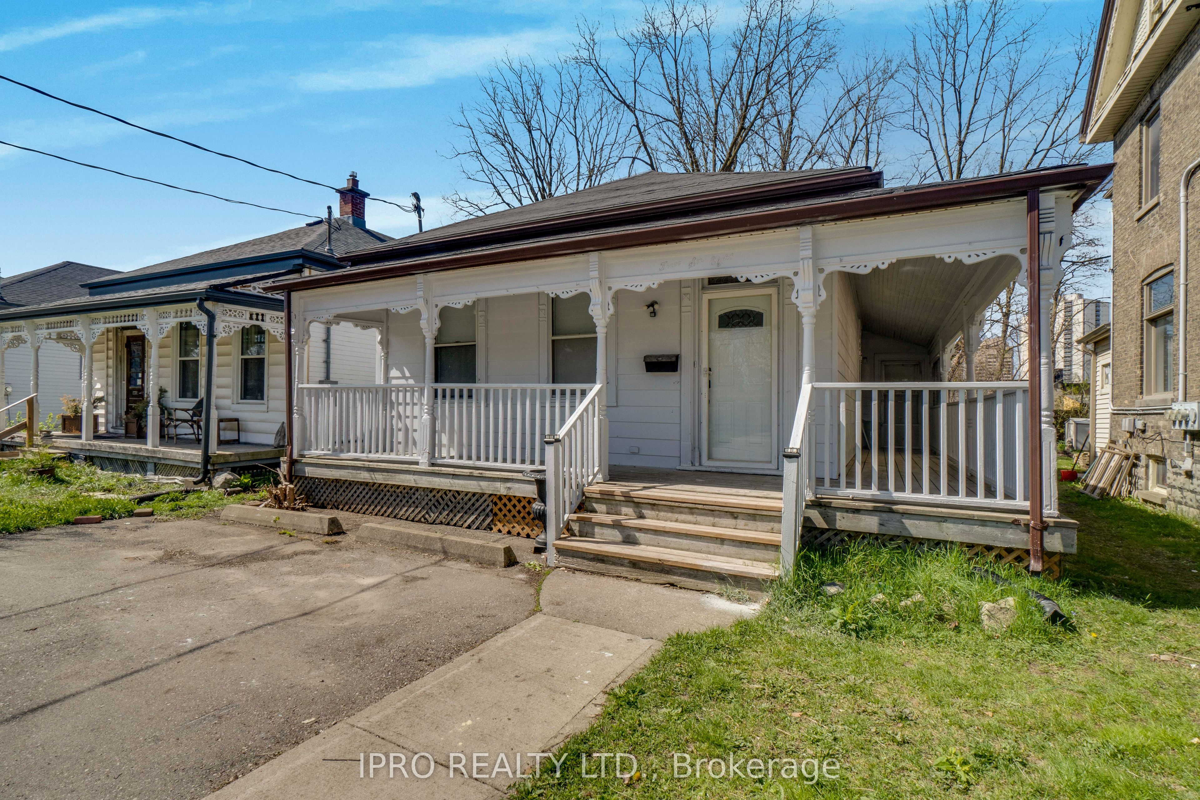 368 Simcoe Street Property Photo 1