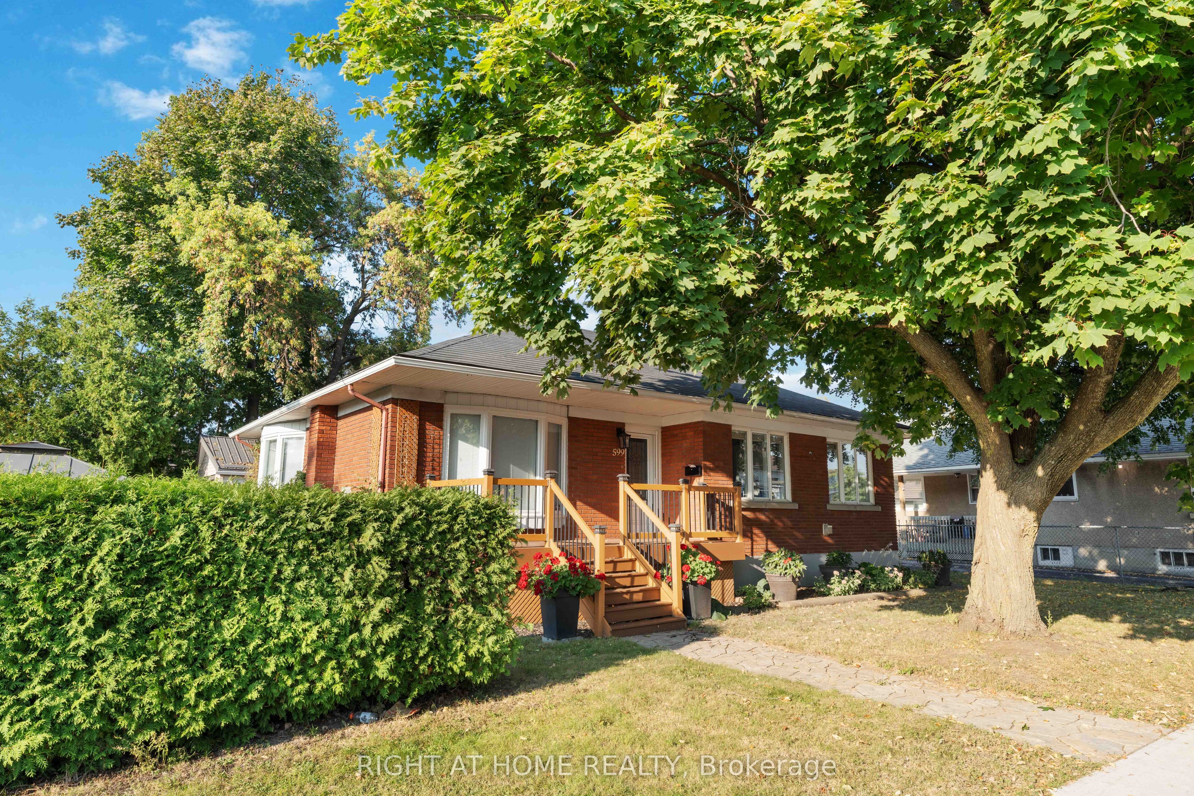 599 Donald Street