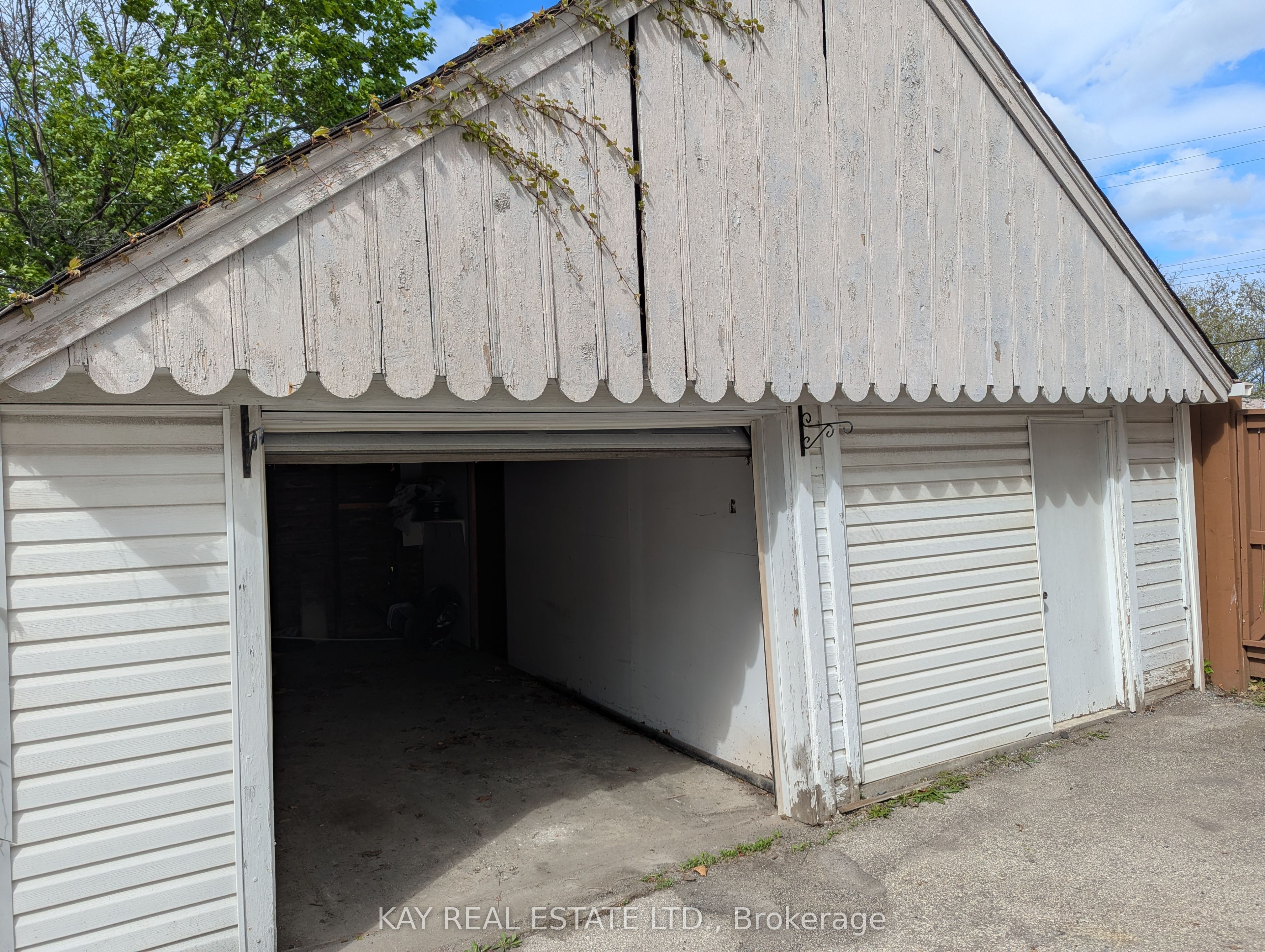2787 King Street Property Photo 4