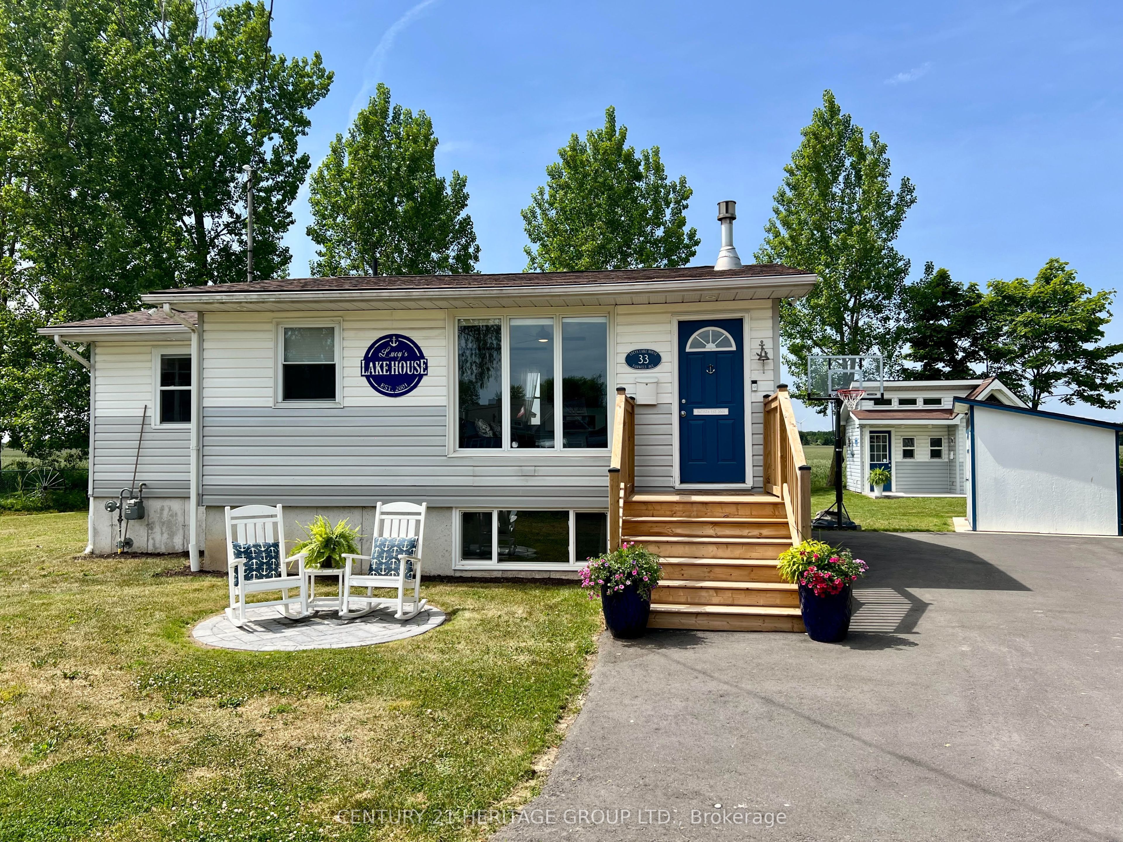33 Fairwell Ave Property Photo 1