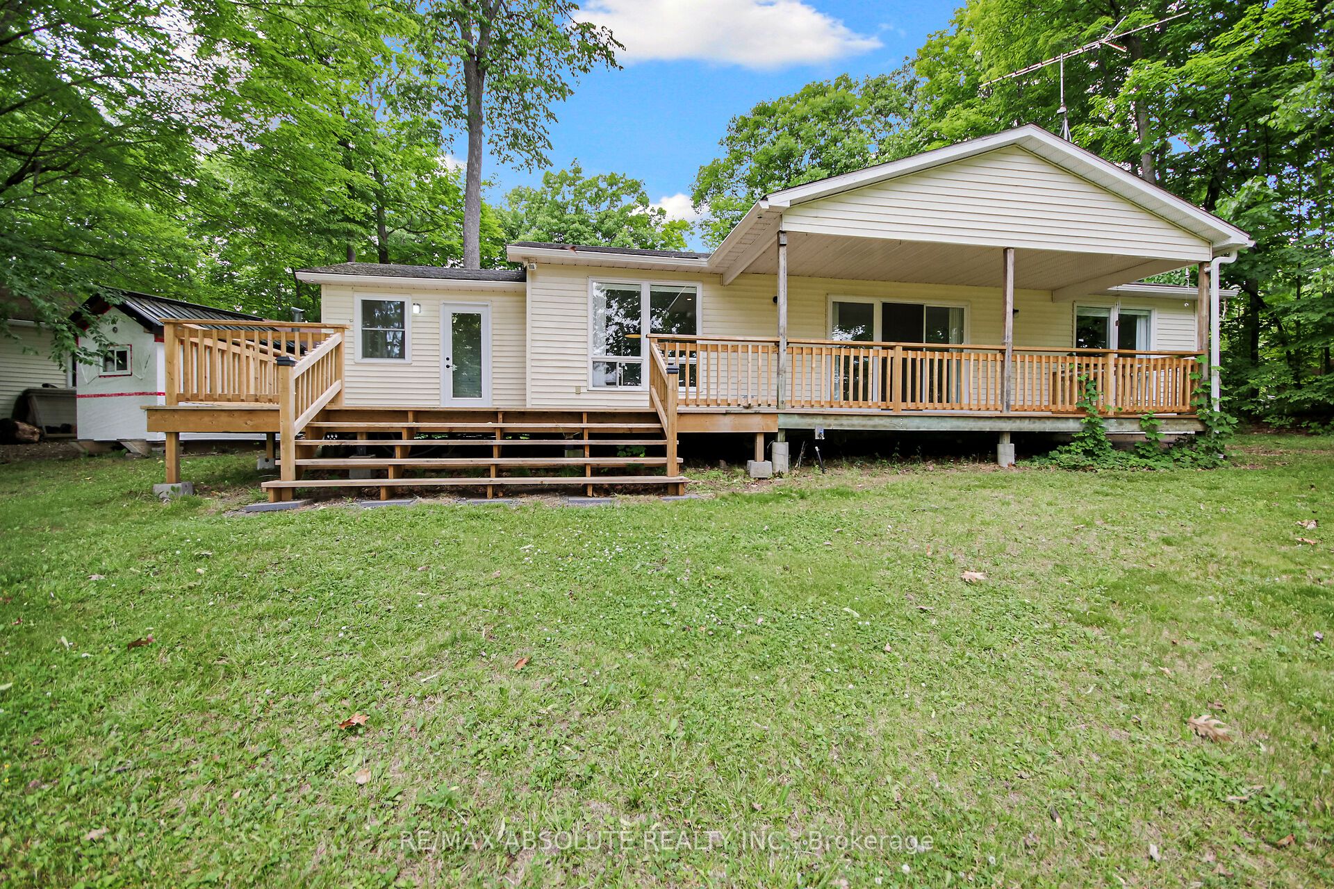 210 Pickerel Point Road Property Photo 1