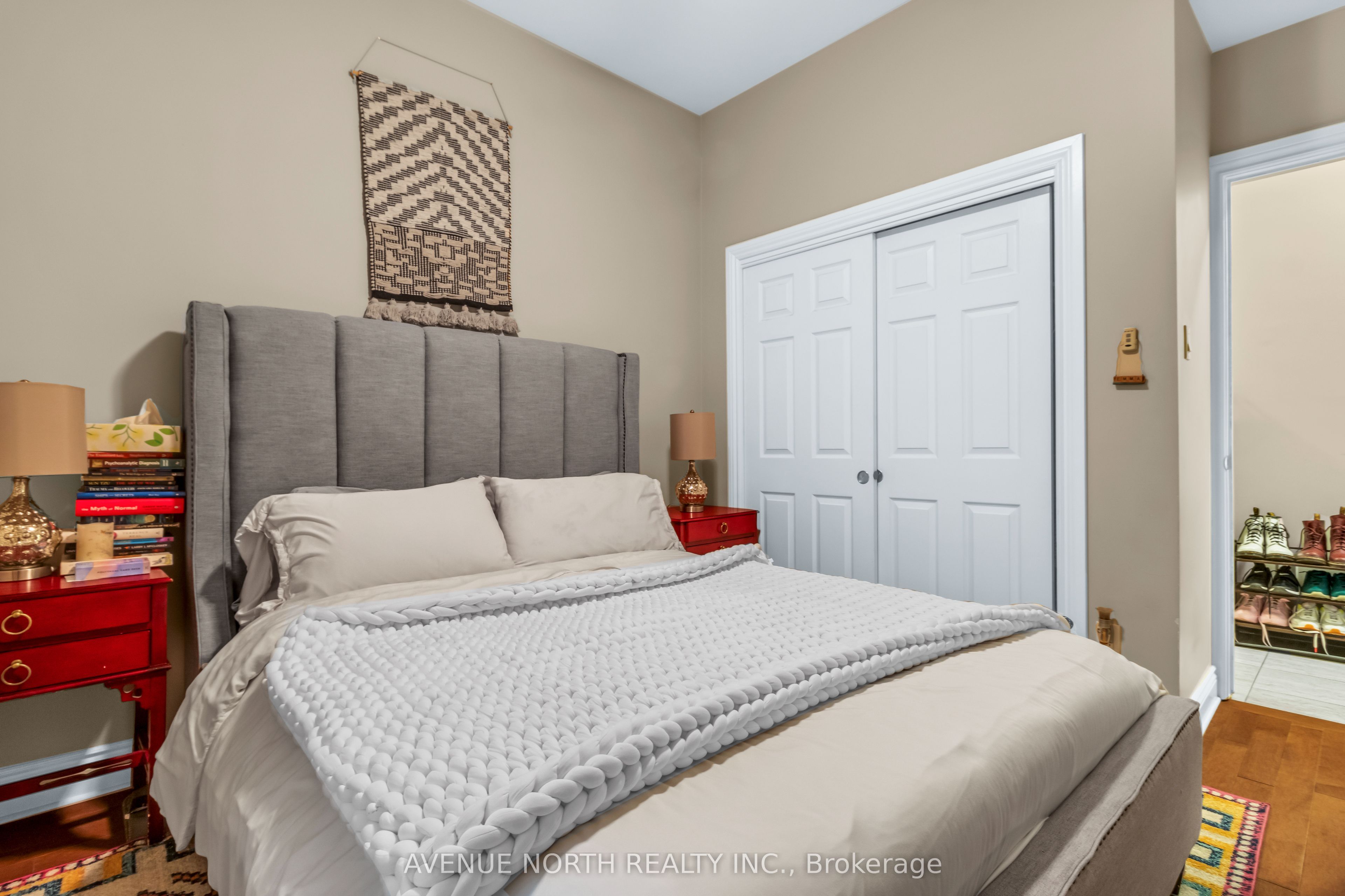 #1 - 871 Somerset Street Property Photo 11