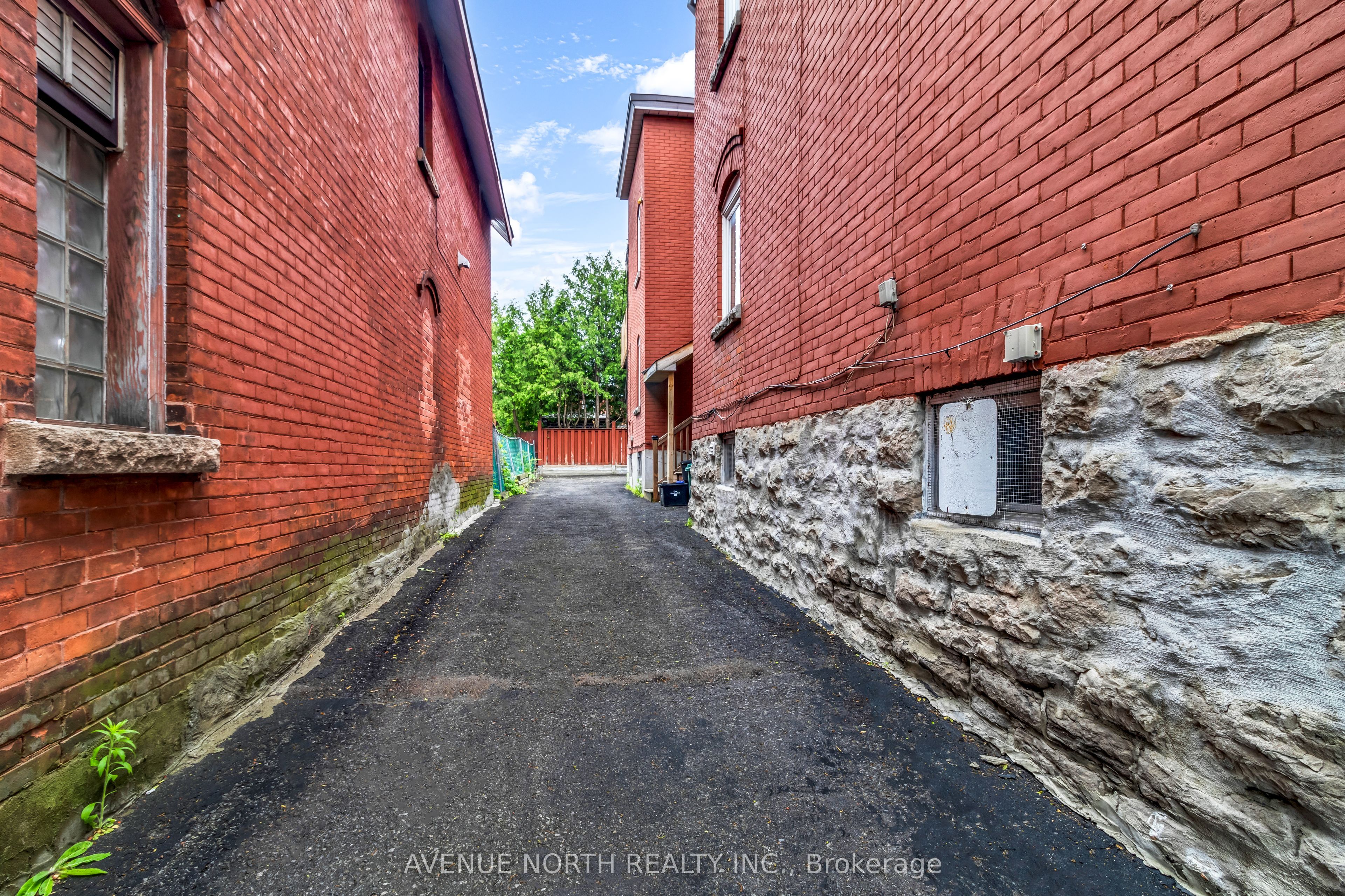 #1 - 871 Somerset Street Property Photo 17