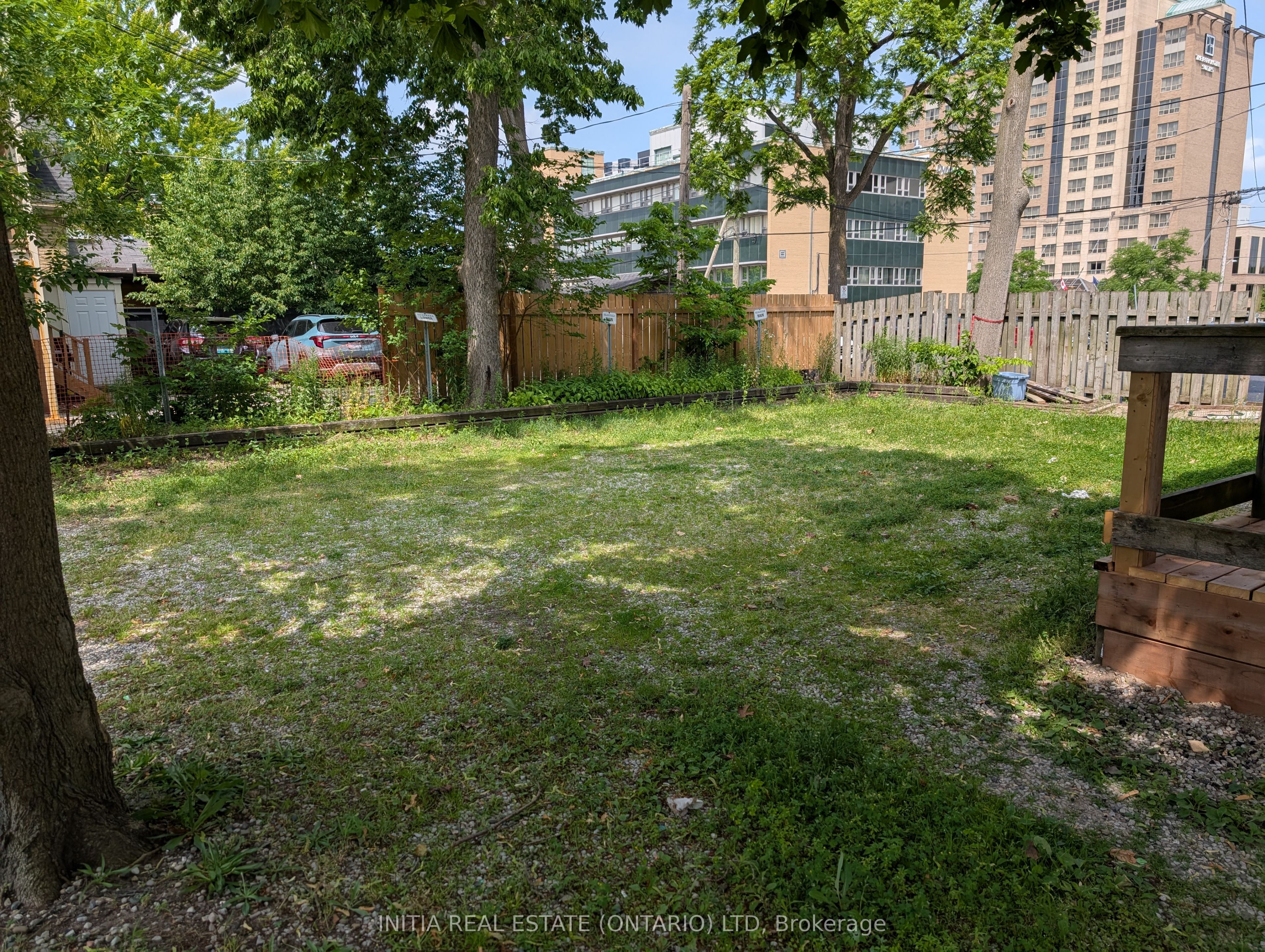 627 Wellington Street Property Photo 2