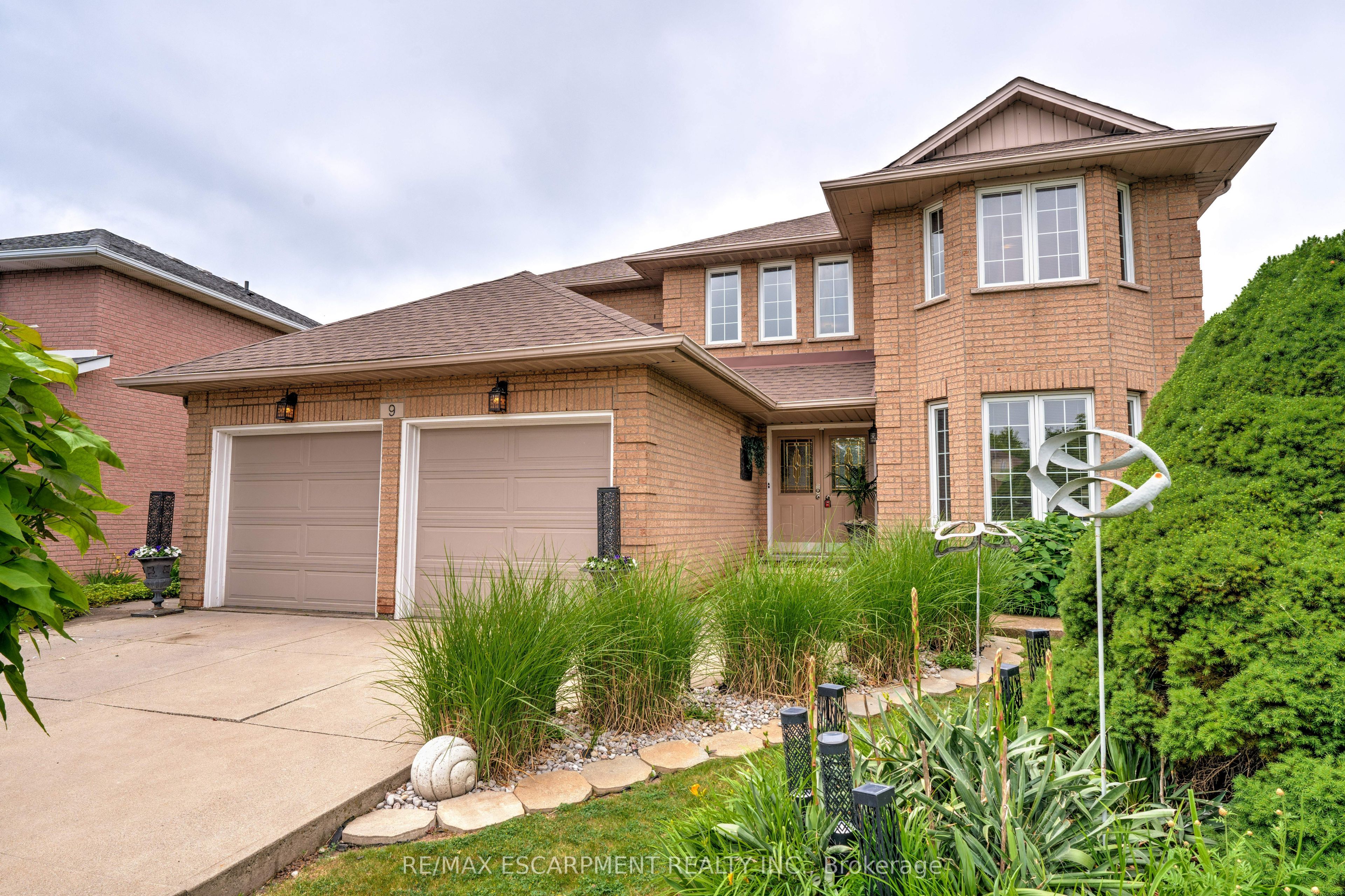 9 Sugarberry Court Property Photo 2