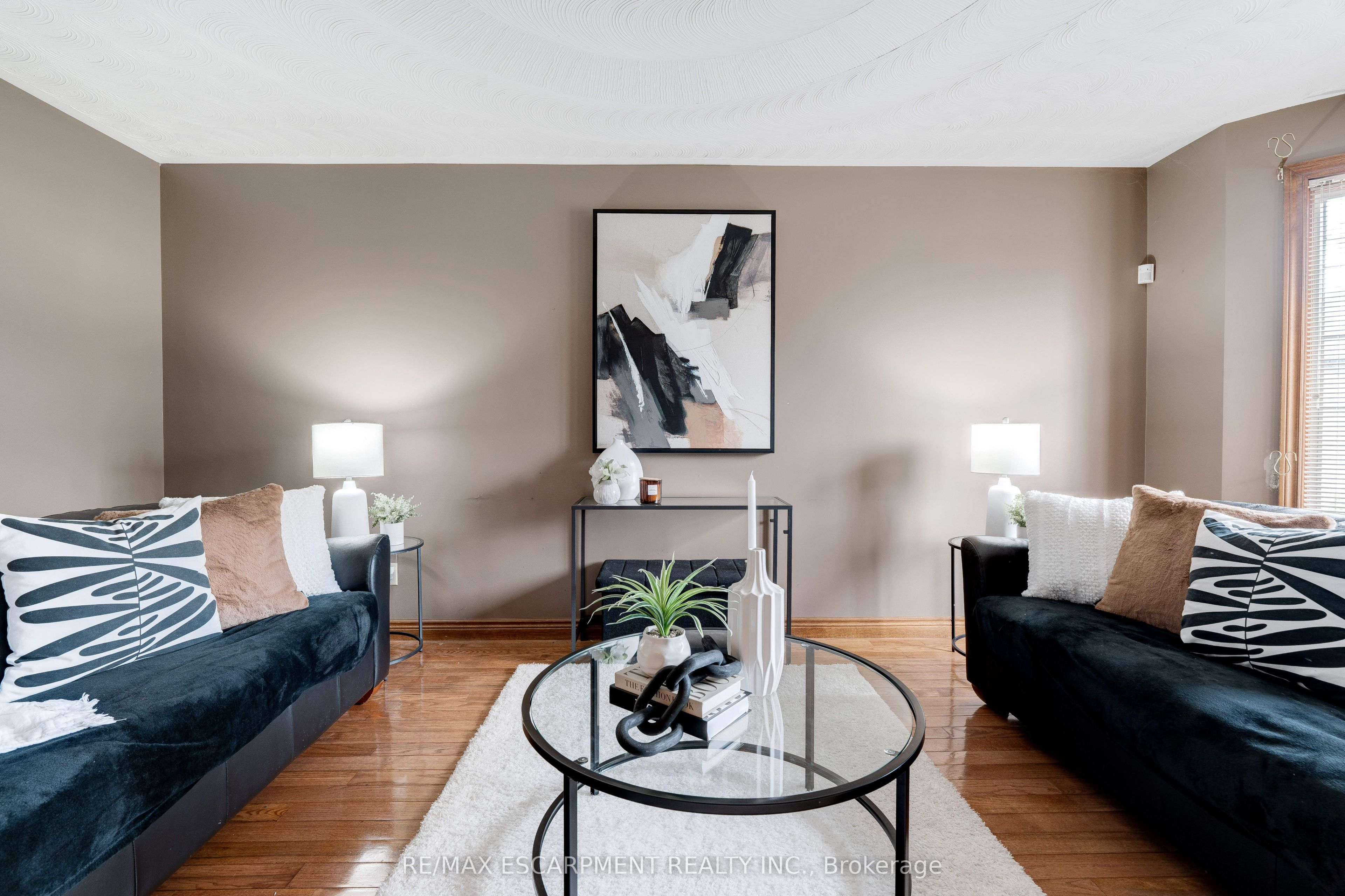 9 Sugarberry Court Property Photo 5