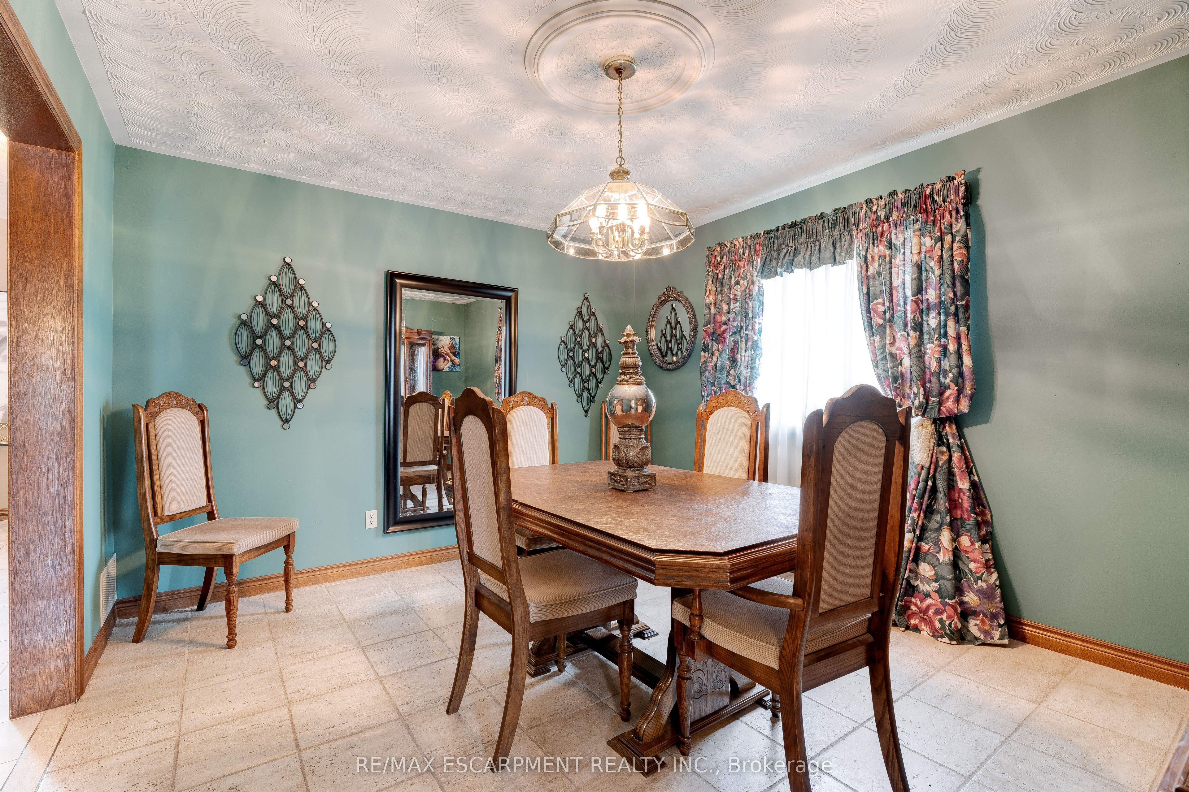 9 Sugarberry Court Property Photo 7