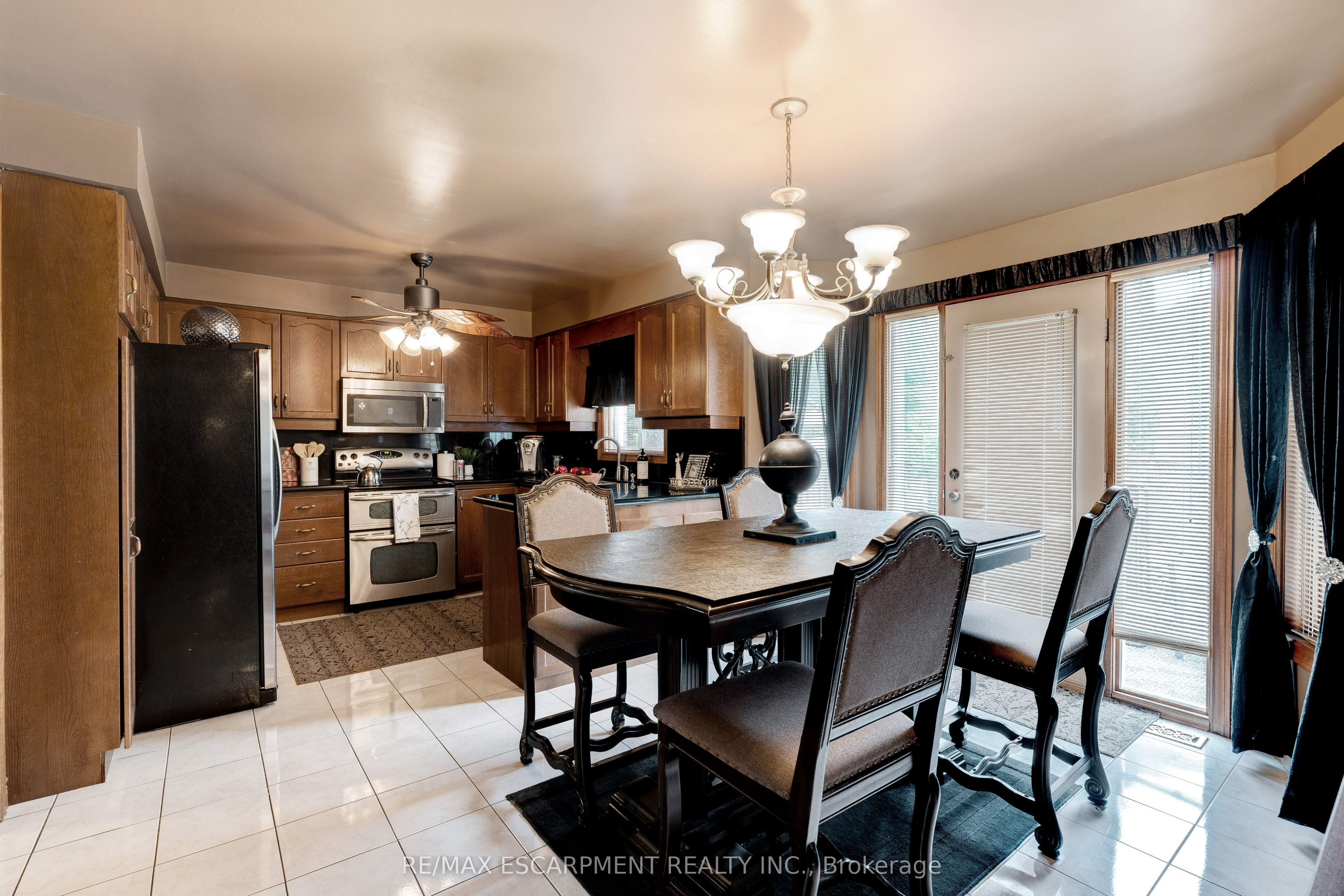 9 Sugarberry Court Property Photo 8