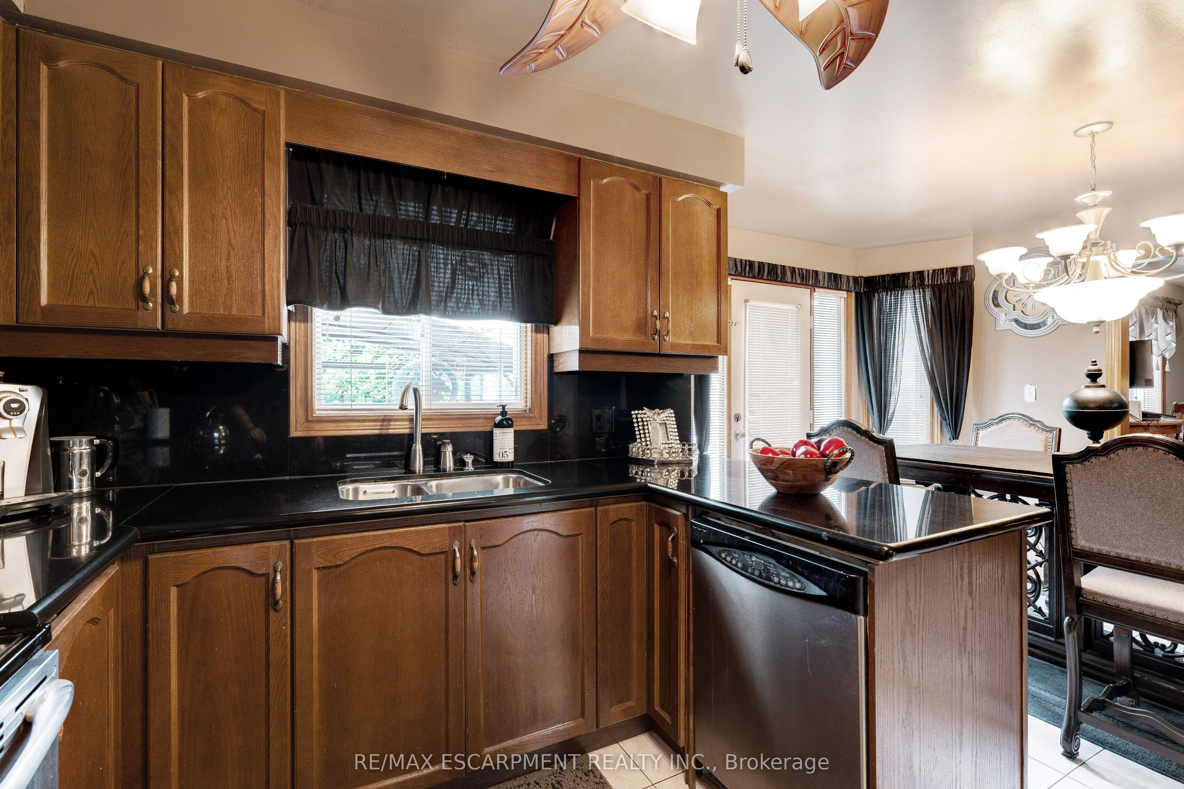 9 Sugarberry Court Property Photo 10