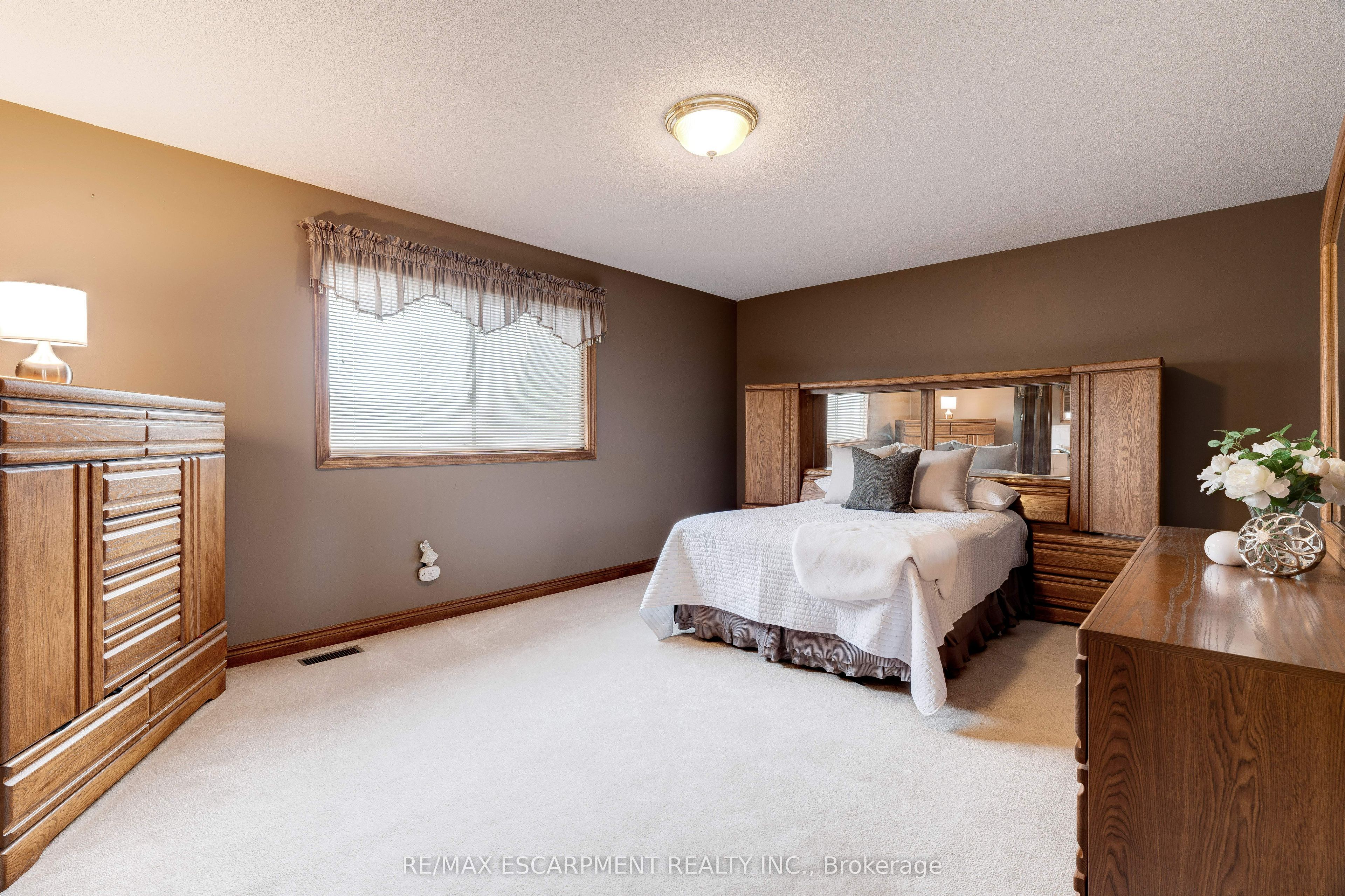 9 Sugarberry Court Property Photo 17