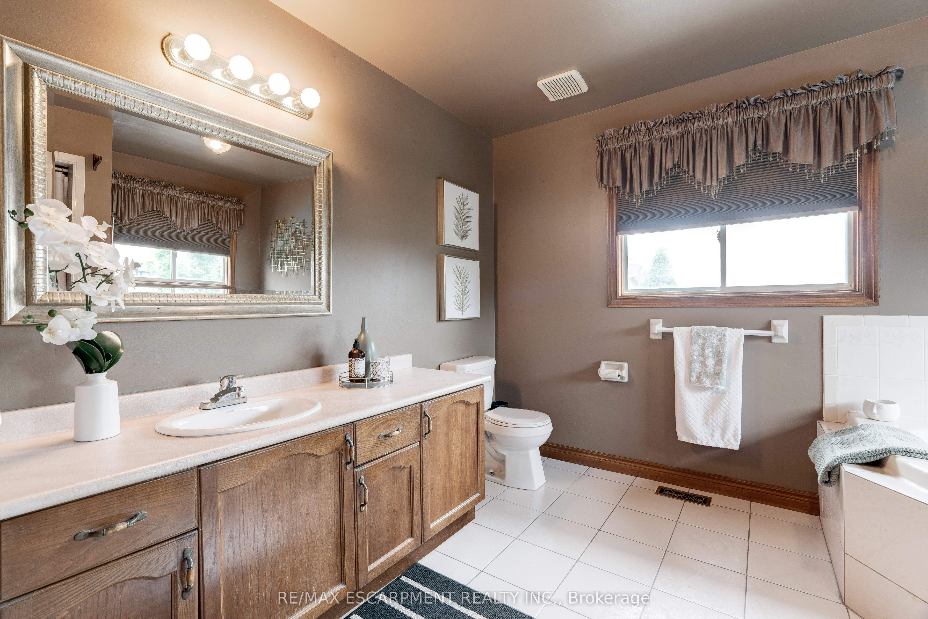 9 Sugarberry Court Property Photo 18