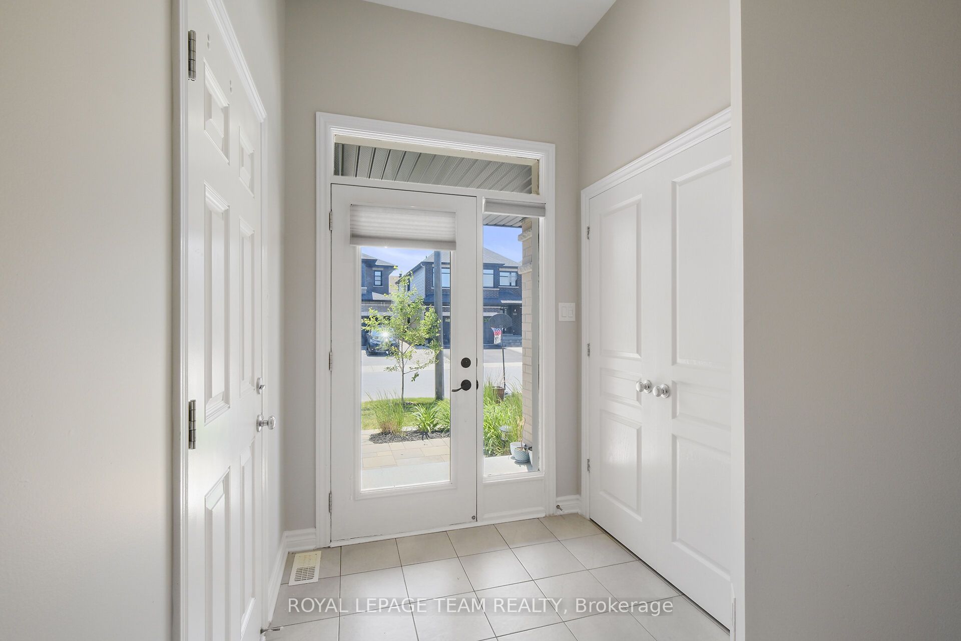 273 Shinleaf Crescent Property Photo 2