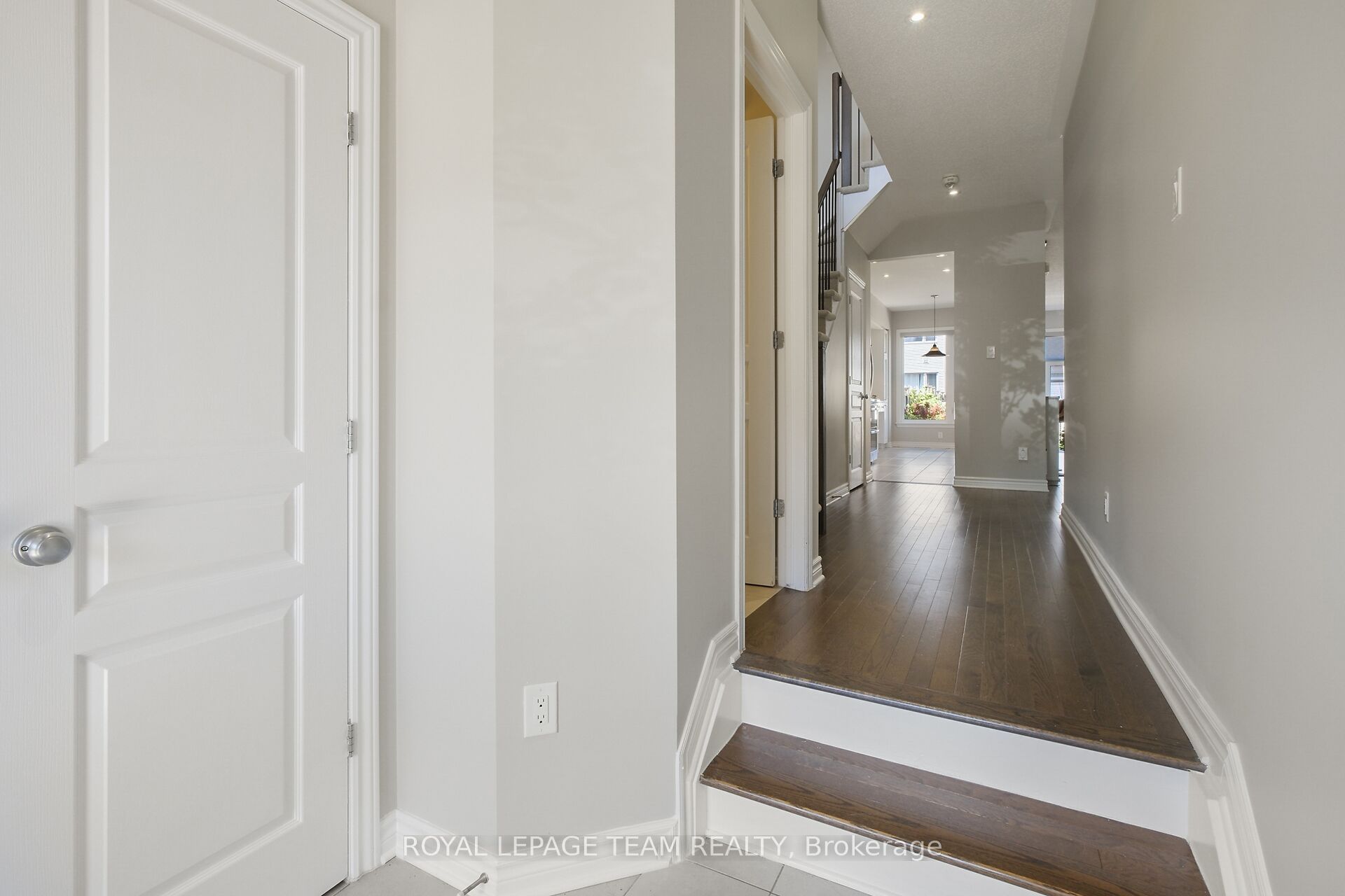 273 Shinleaf Crescent Property Photo 3