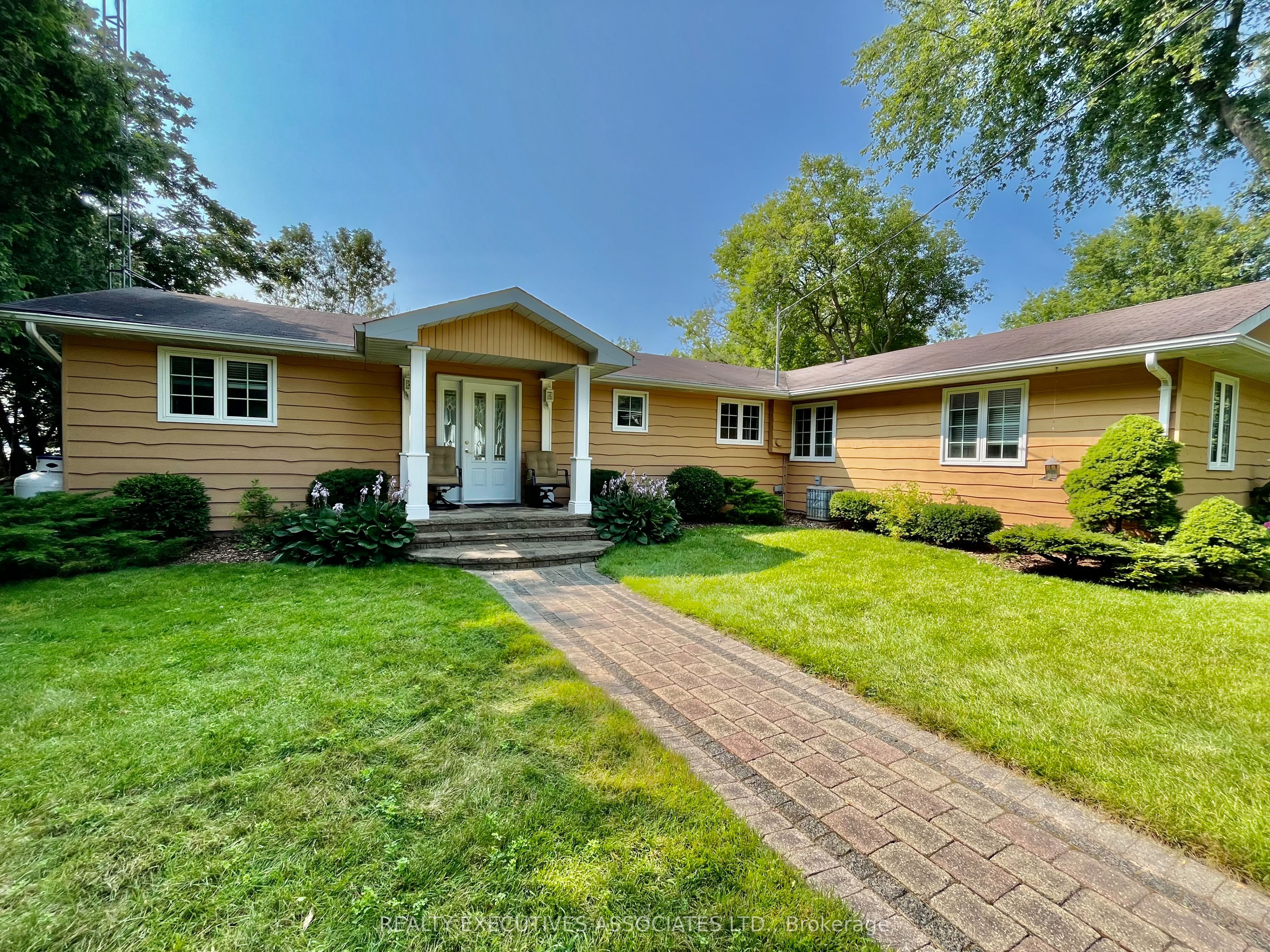 22 Lakeview Boulevard Property Photo 1